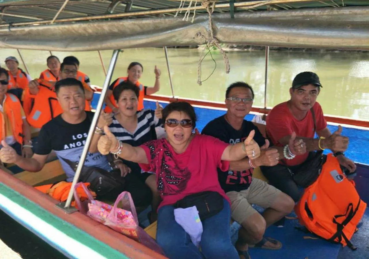 group of guests in Hadthong Resort