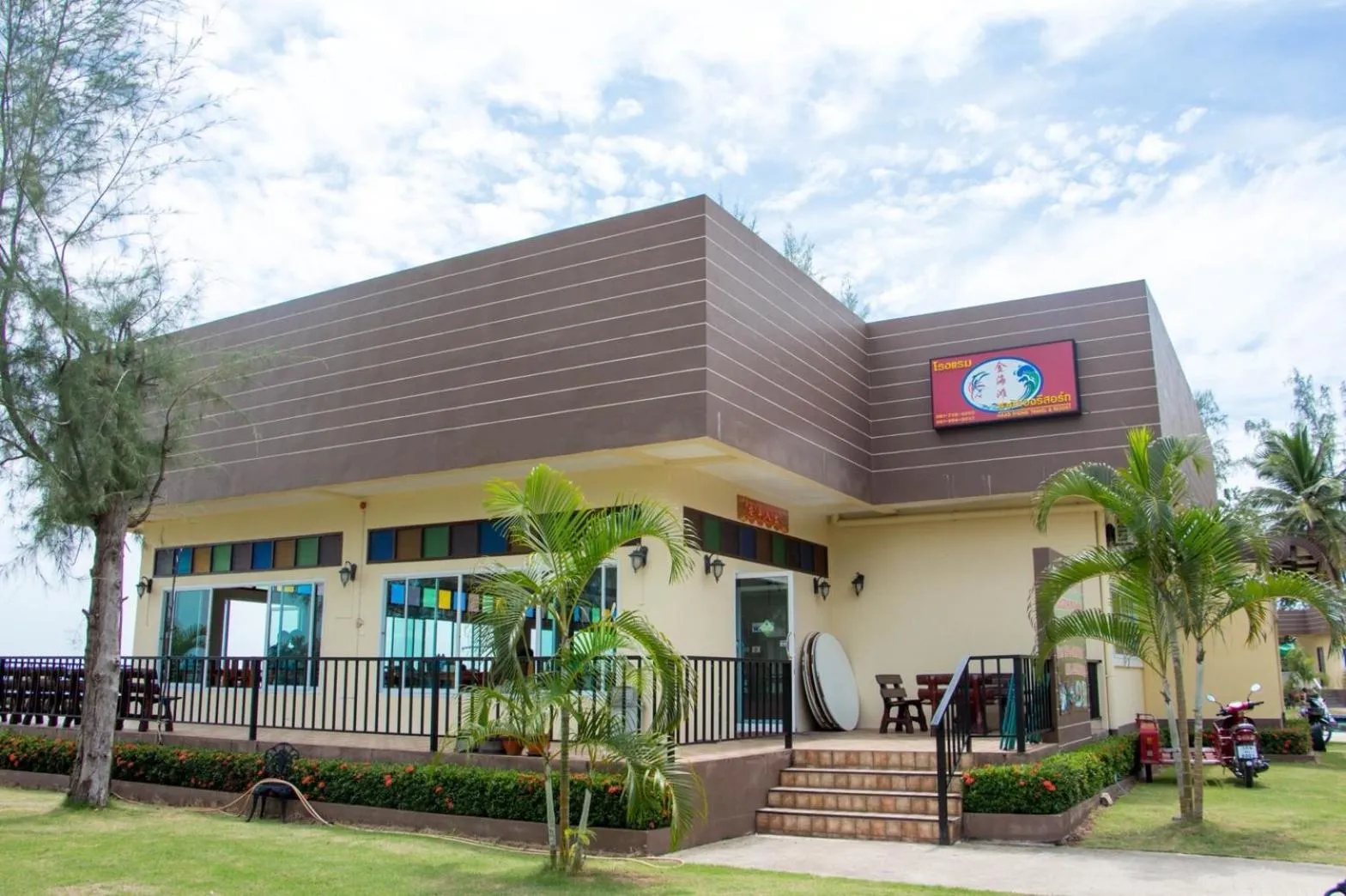 Restaurant/places to eat in Hadthong Resort