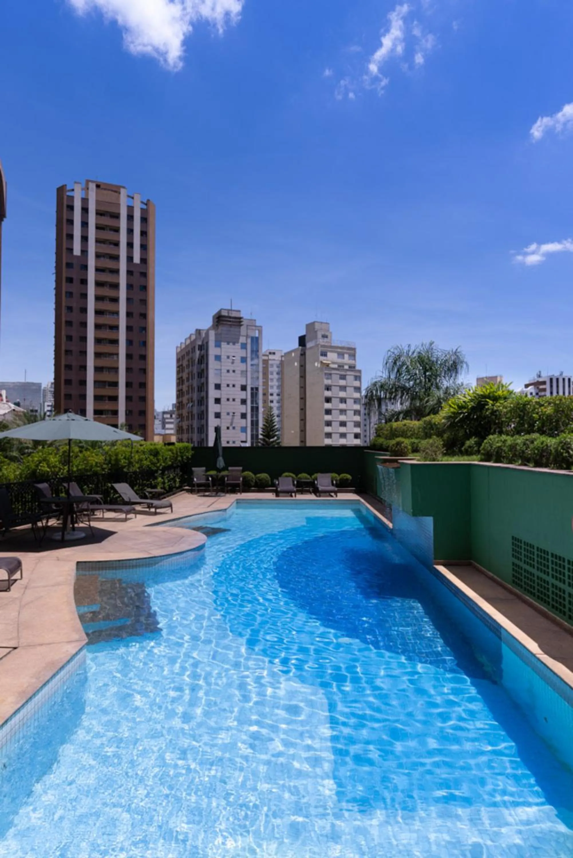 Swimming pool in Intercity Pamplona - The Universe Paulista