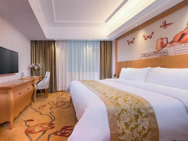 Bed in Vienna Hotel Guangdong Zhongshan Tanzhou