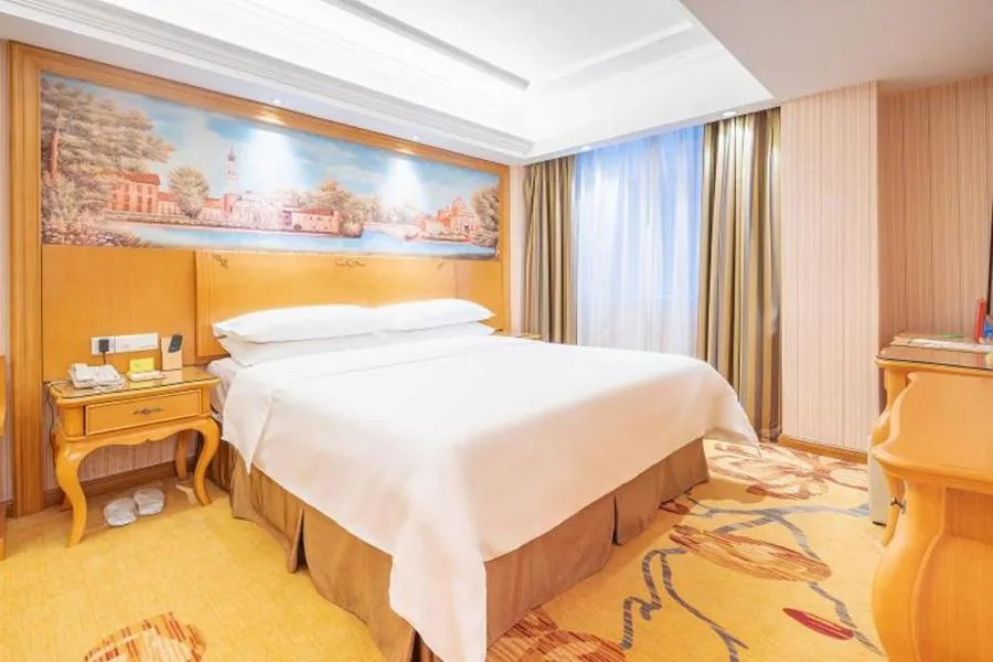 Bed in Vienna Hotel Guangdong Zhongshan Tanzhou