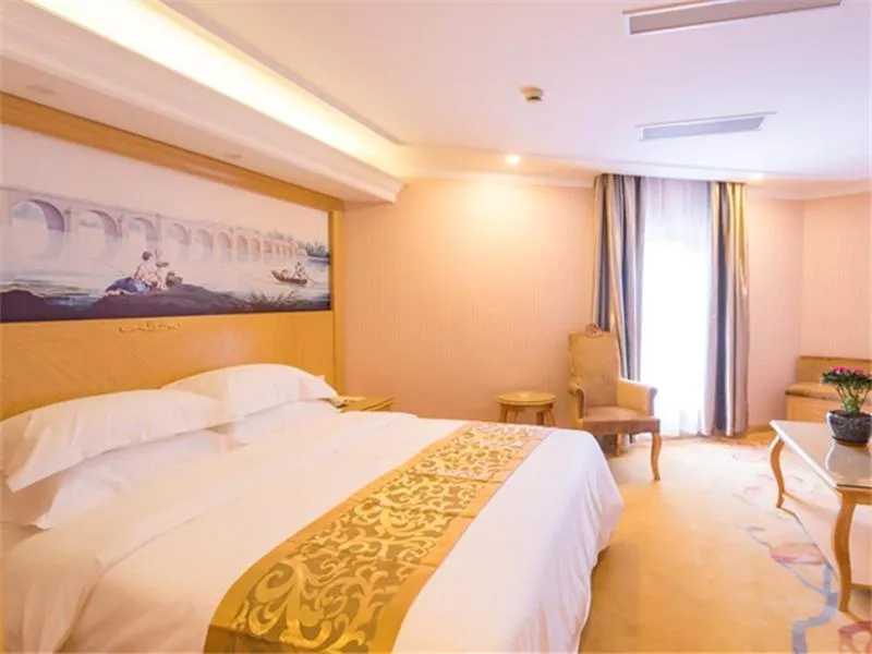 Bed in Vienna International Hotel Shanghai Jinqiao Industrial Park North Yanggao Road
