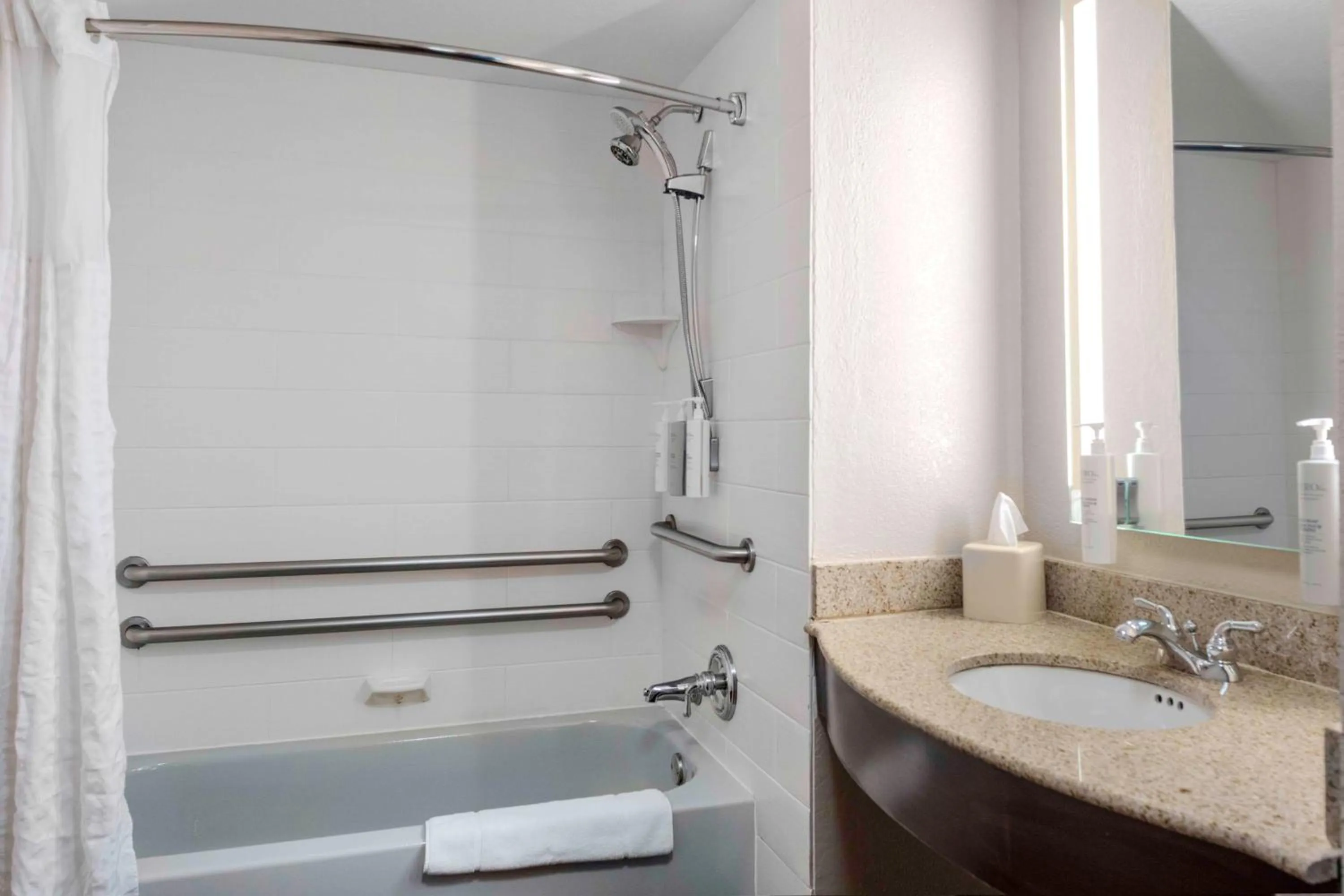 Bathroom in Hilton Garden Inn Sarasota-Bradenton Airport