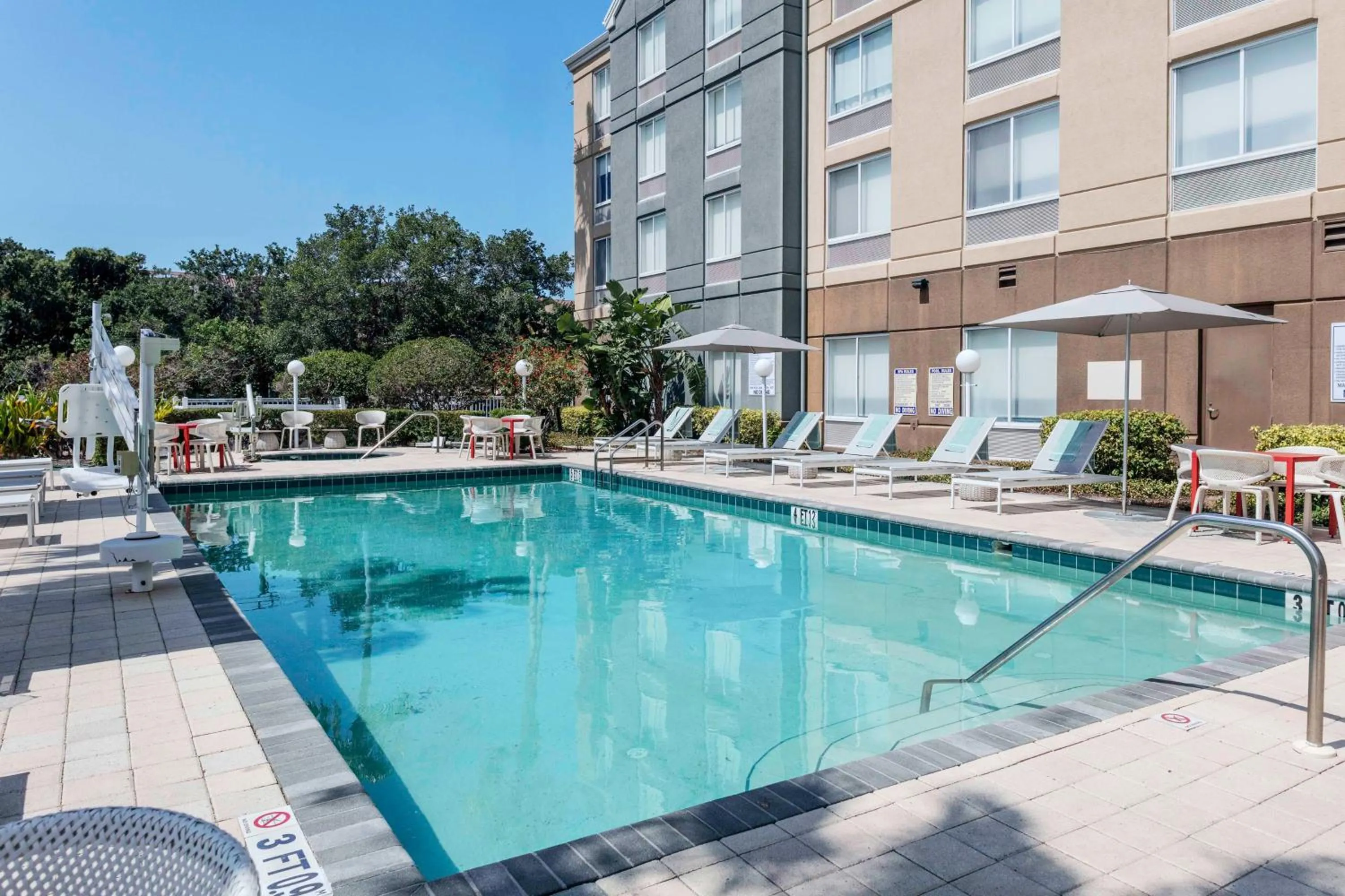 Pool view in Hilton Garden Inn Sarasota-Bradenton Airport