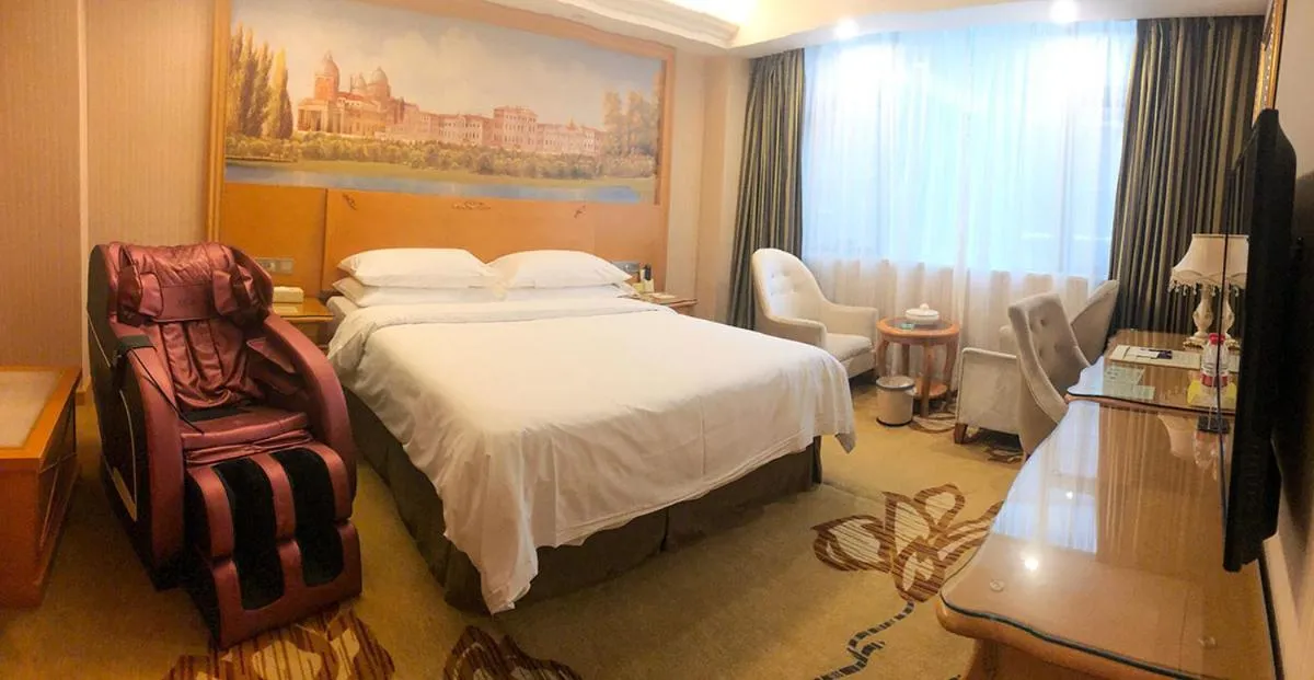 Bed in Vienna International Hotel Puning International Commodity City