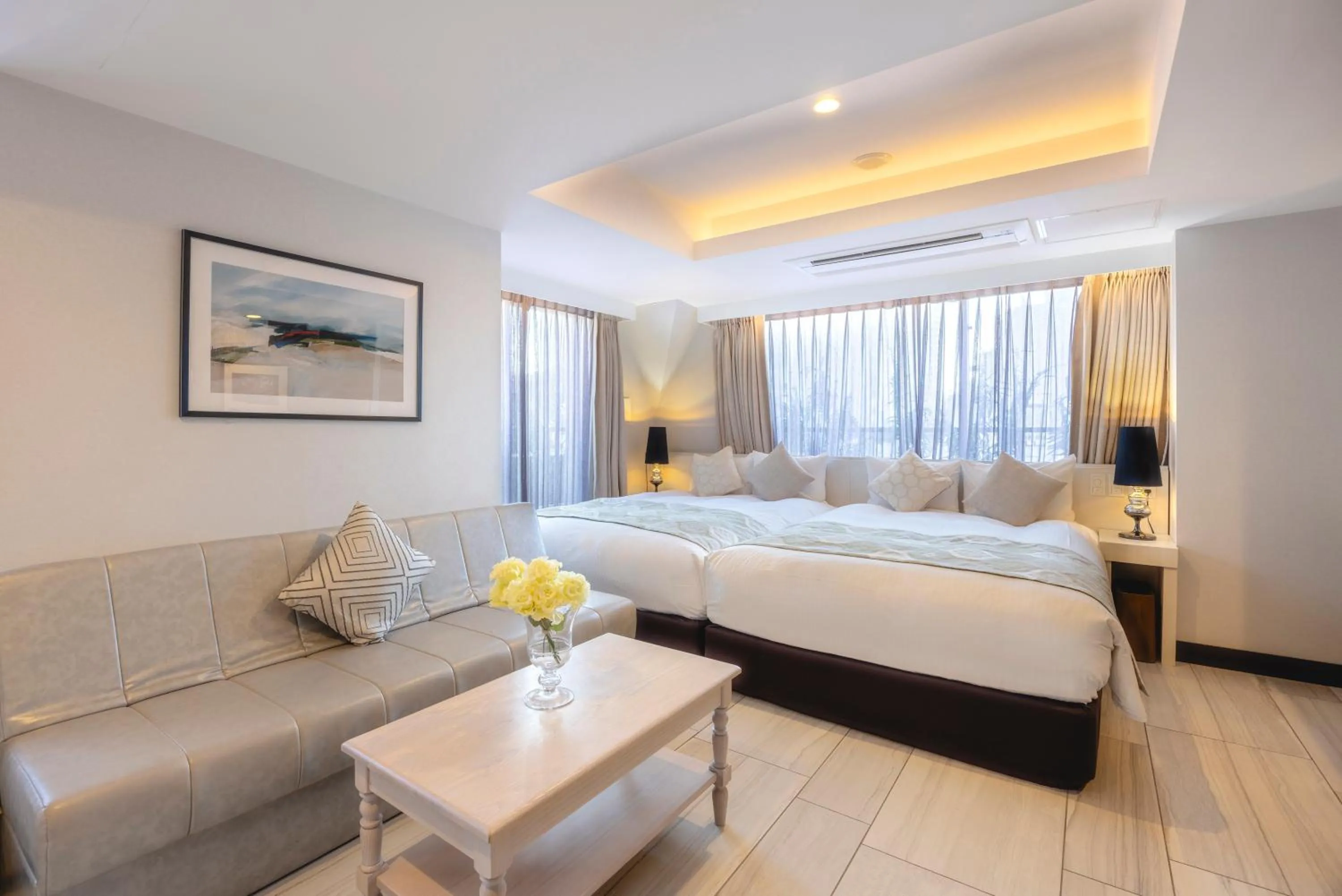 Photo of the whole room, Bed in The Centurion Classic Akasaka