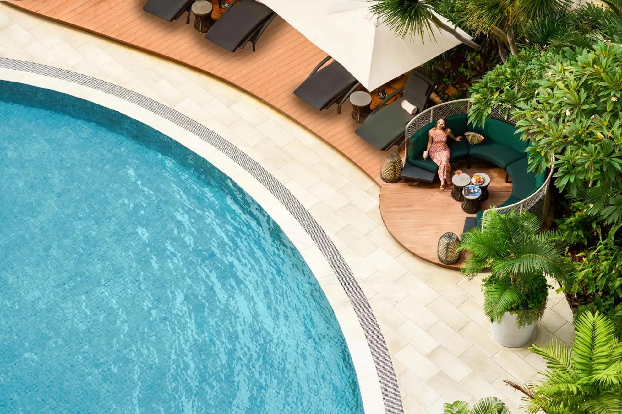 Swimming pool in Fairmont Singapore