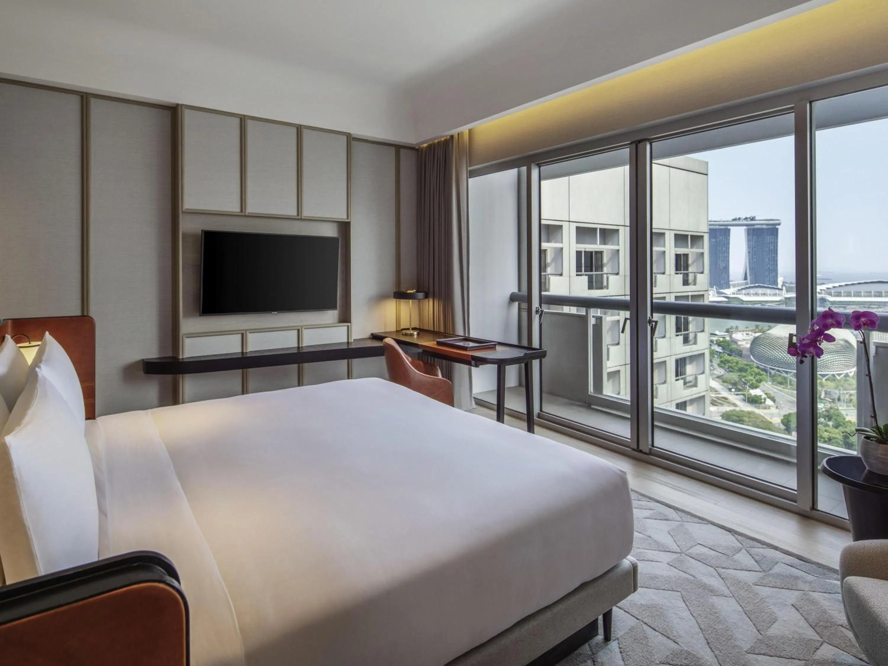 Bedroom, Bed in Fairmont Singapore