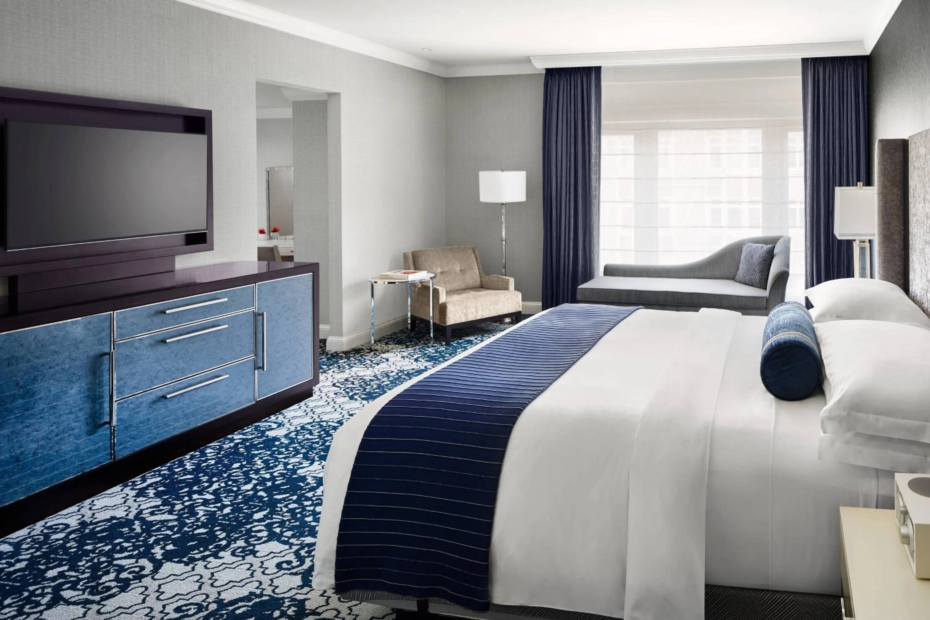 Photo of the whole room, Bed in The Ritz-Carlton, San Francisco