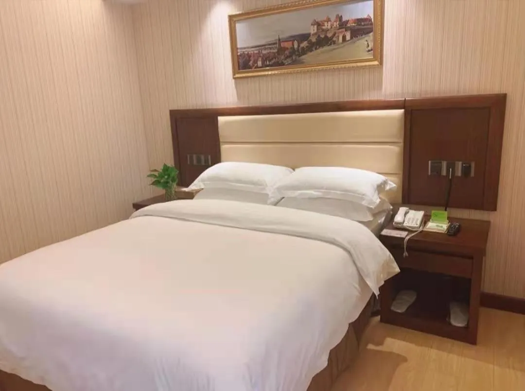 Bed in Vienna Hotel Shenzhen Gongming Bus Station