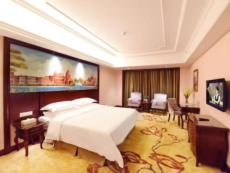 Bed in Vienna Hotel Loudi Chunyuan Pedestrian Street