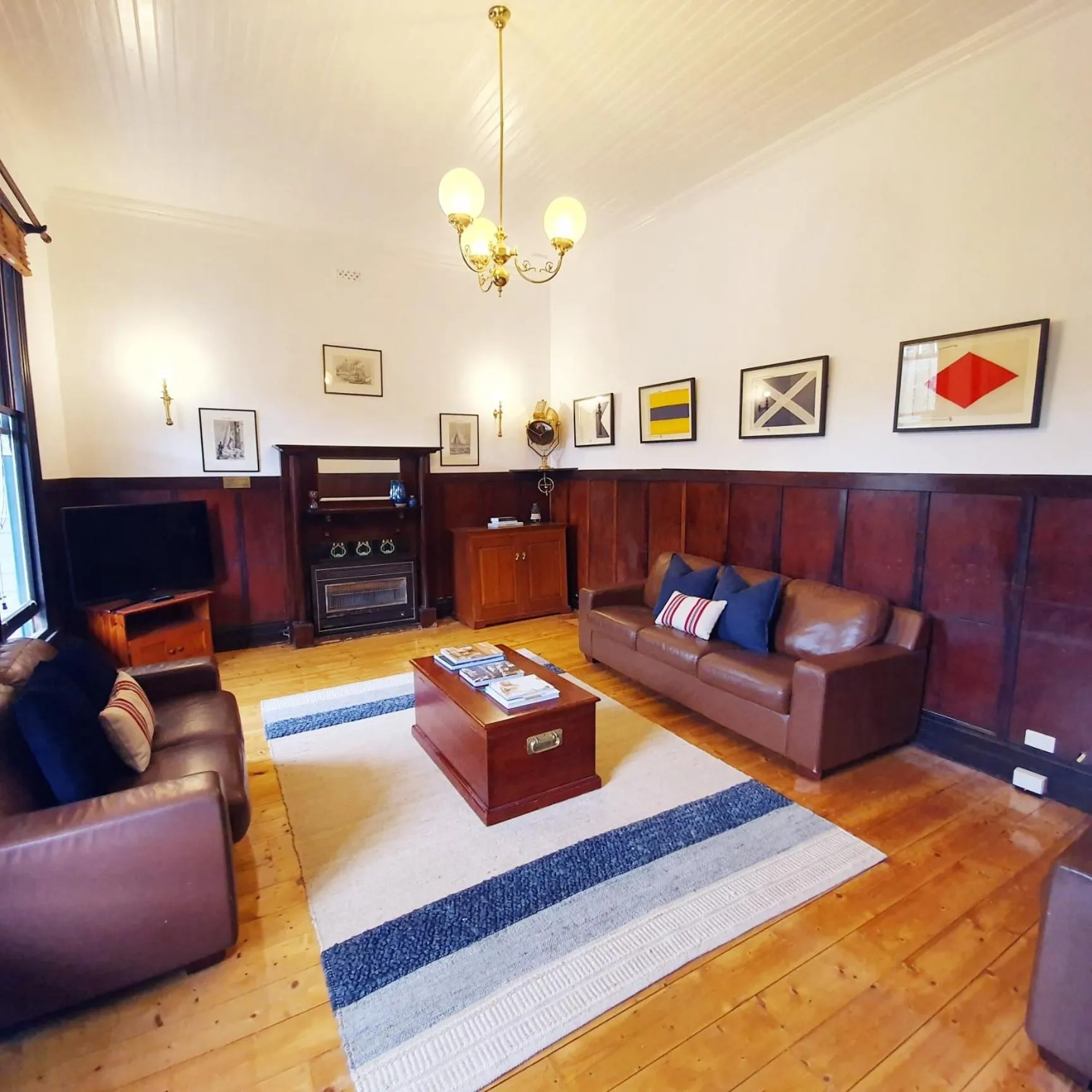 Communal lounge/ TV room in Point Lonsdale Guest House