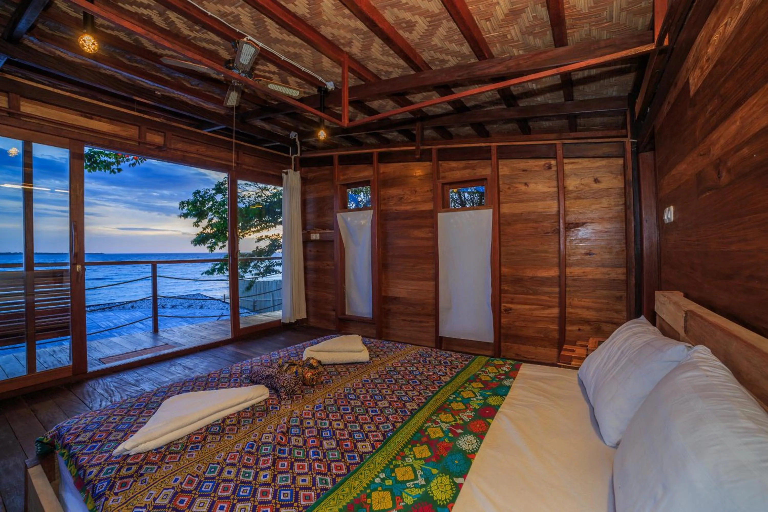 Bed in Tevana House Reef