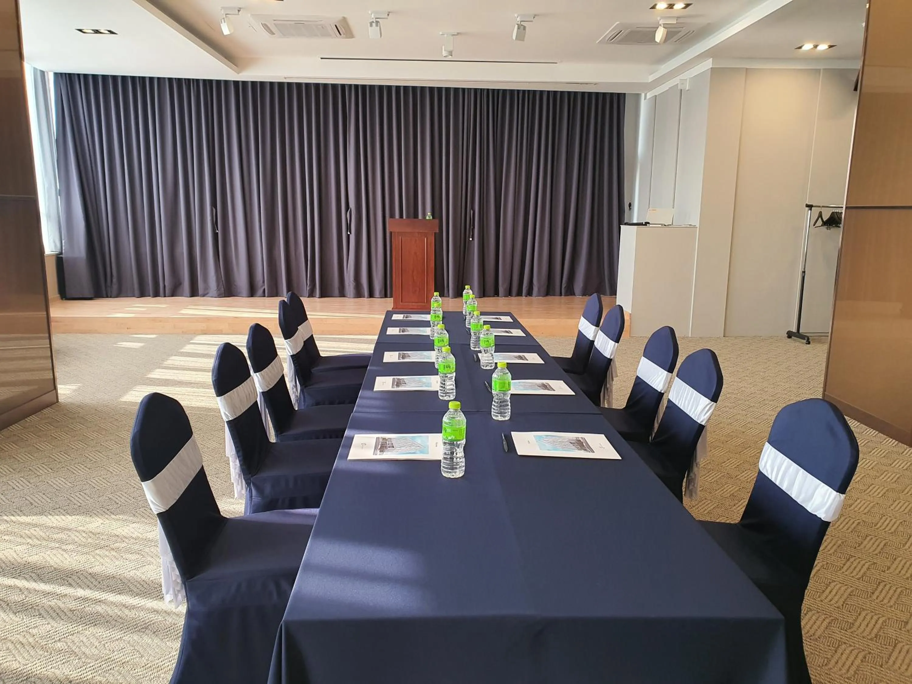 Meeting/conference room in Rest Hotel