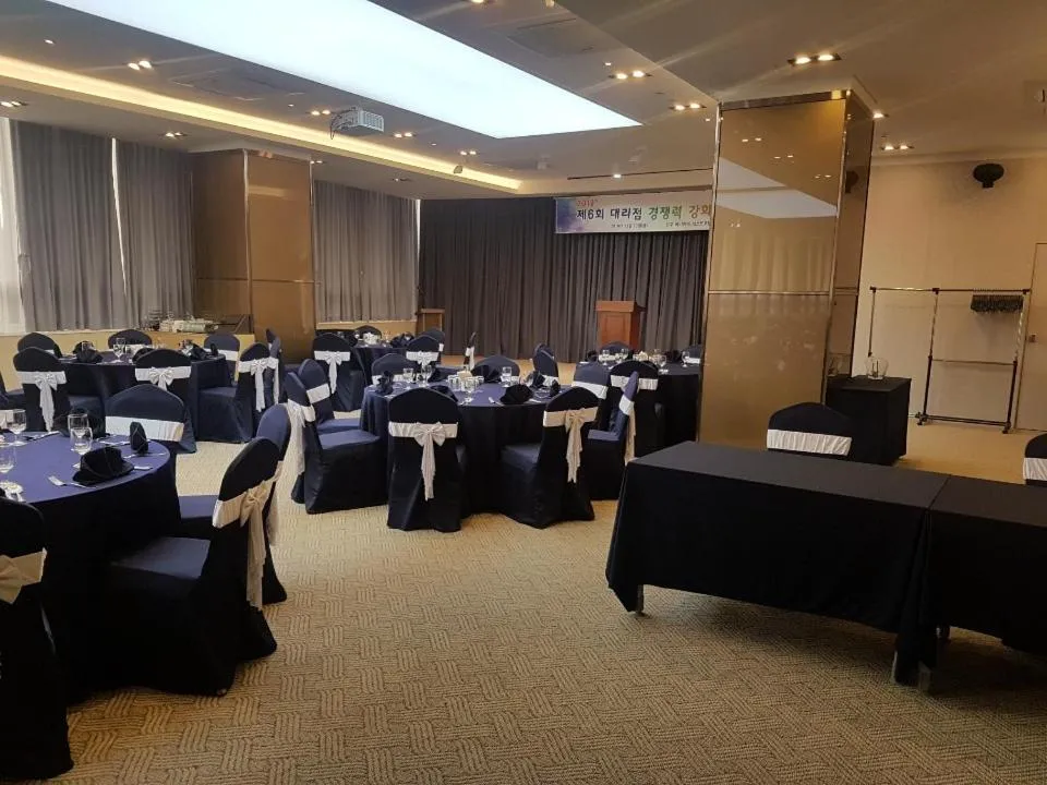 Banquet/Function facilities in Rest Hotel