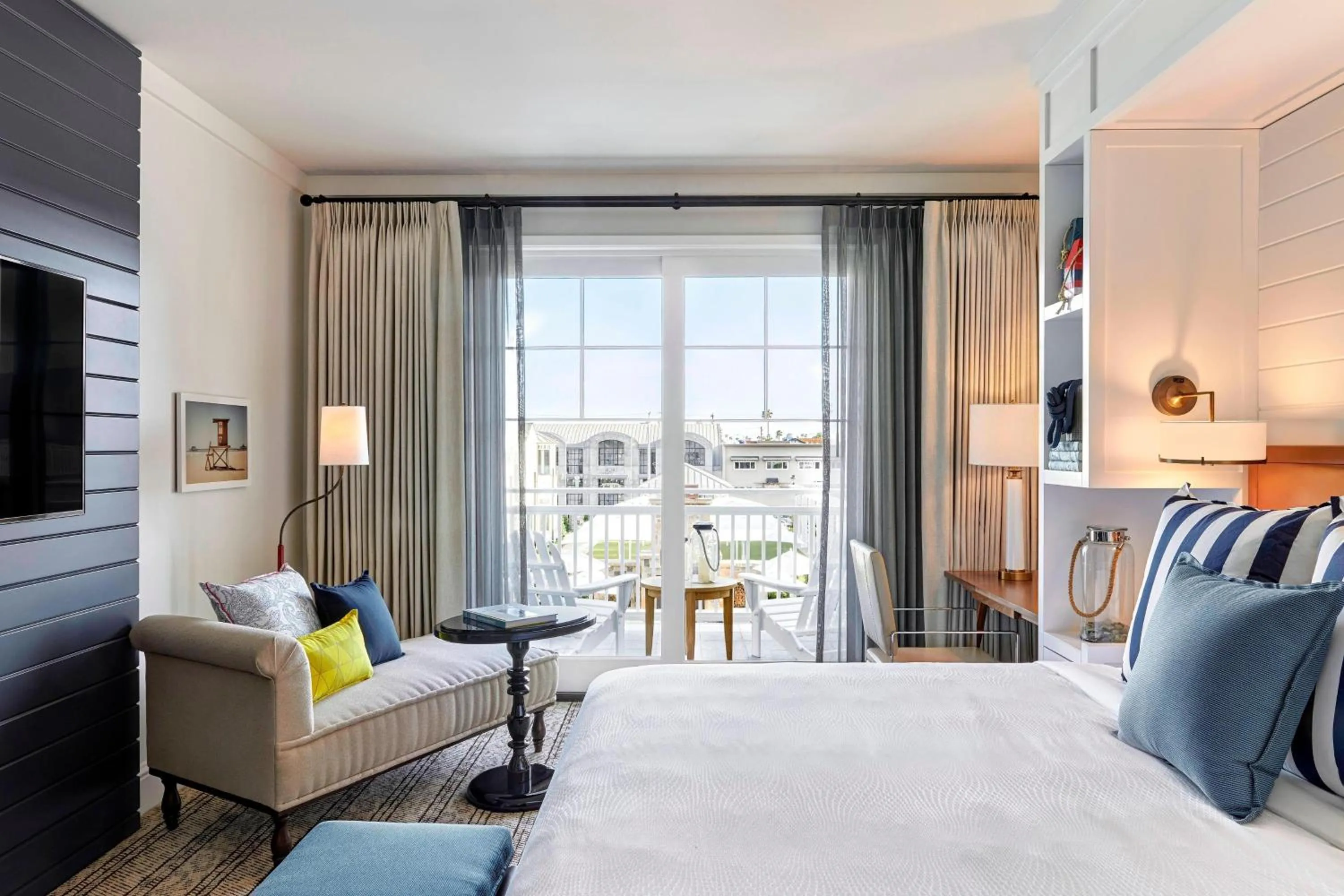 Photo of the whole room, Bed in Lido House, Autograph Collection