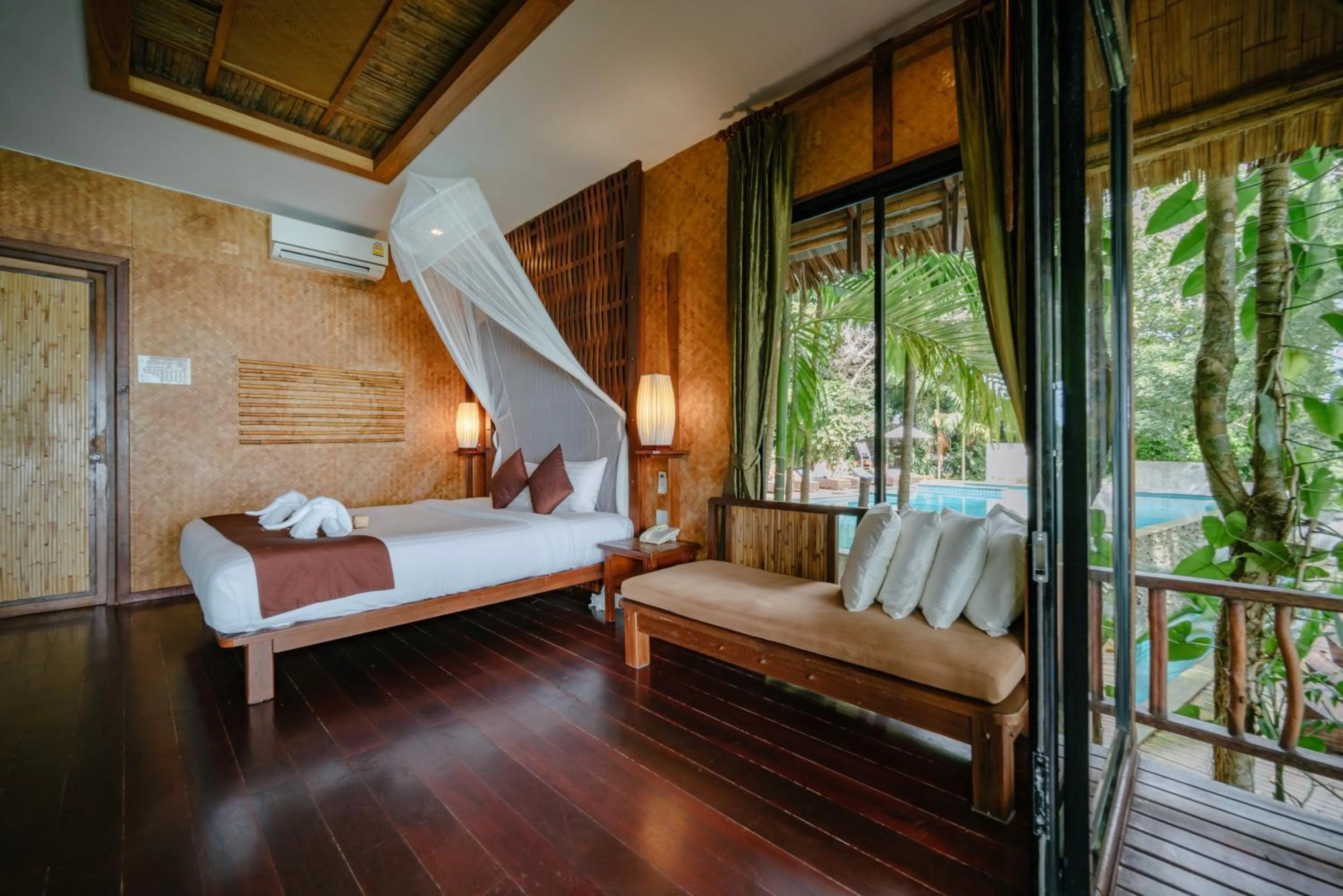 Bed in Railay Great View Resort