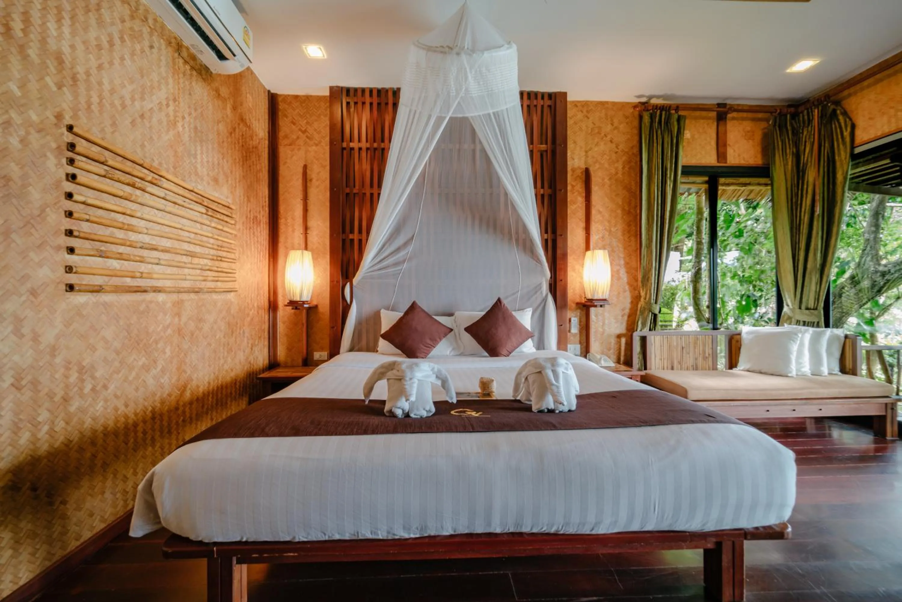 Bed in Railay Great View Resort