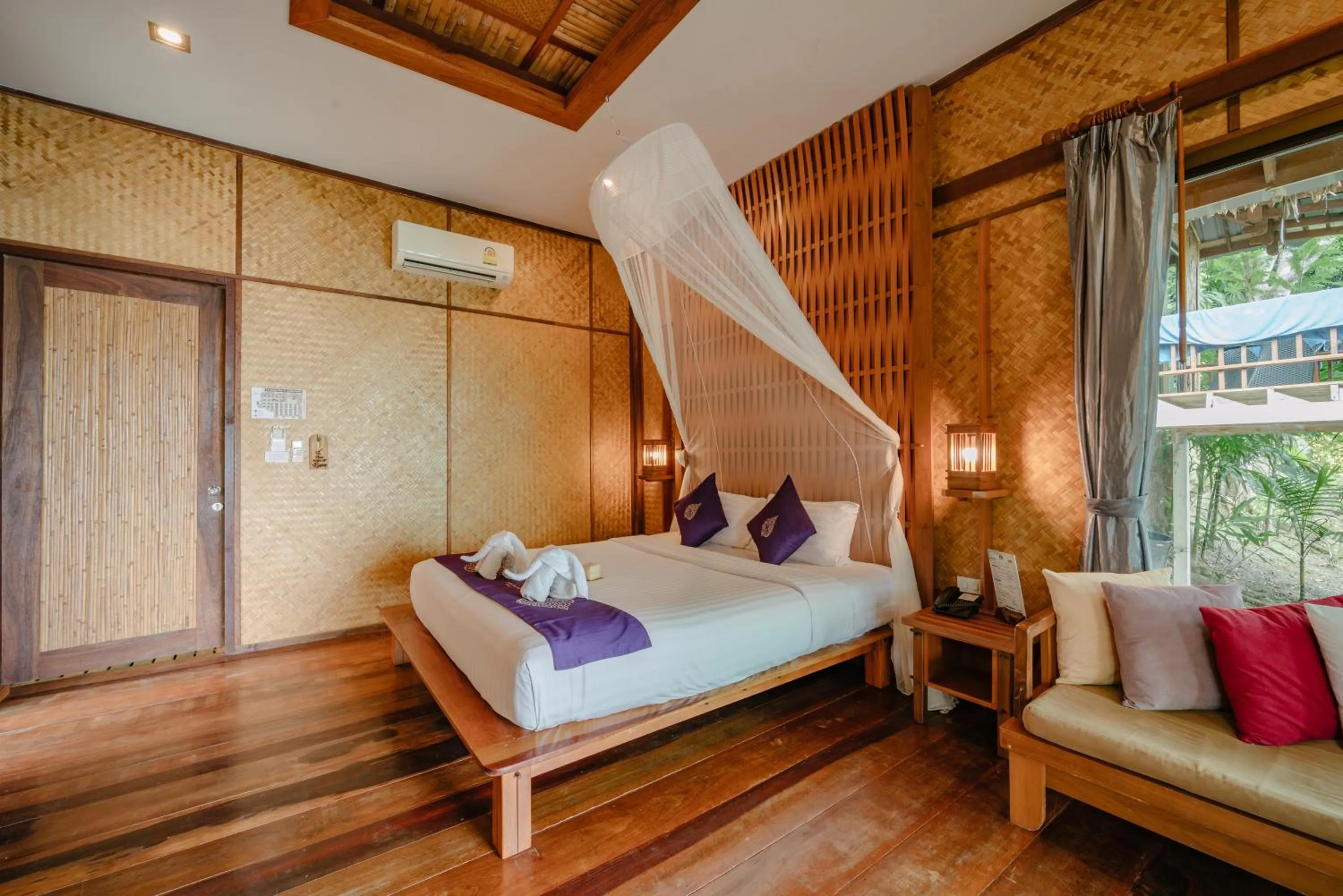 Bed in Railay Great View Resort