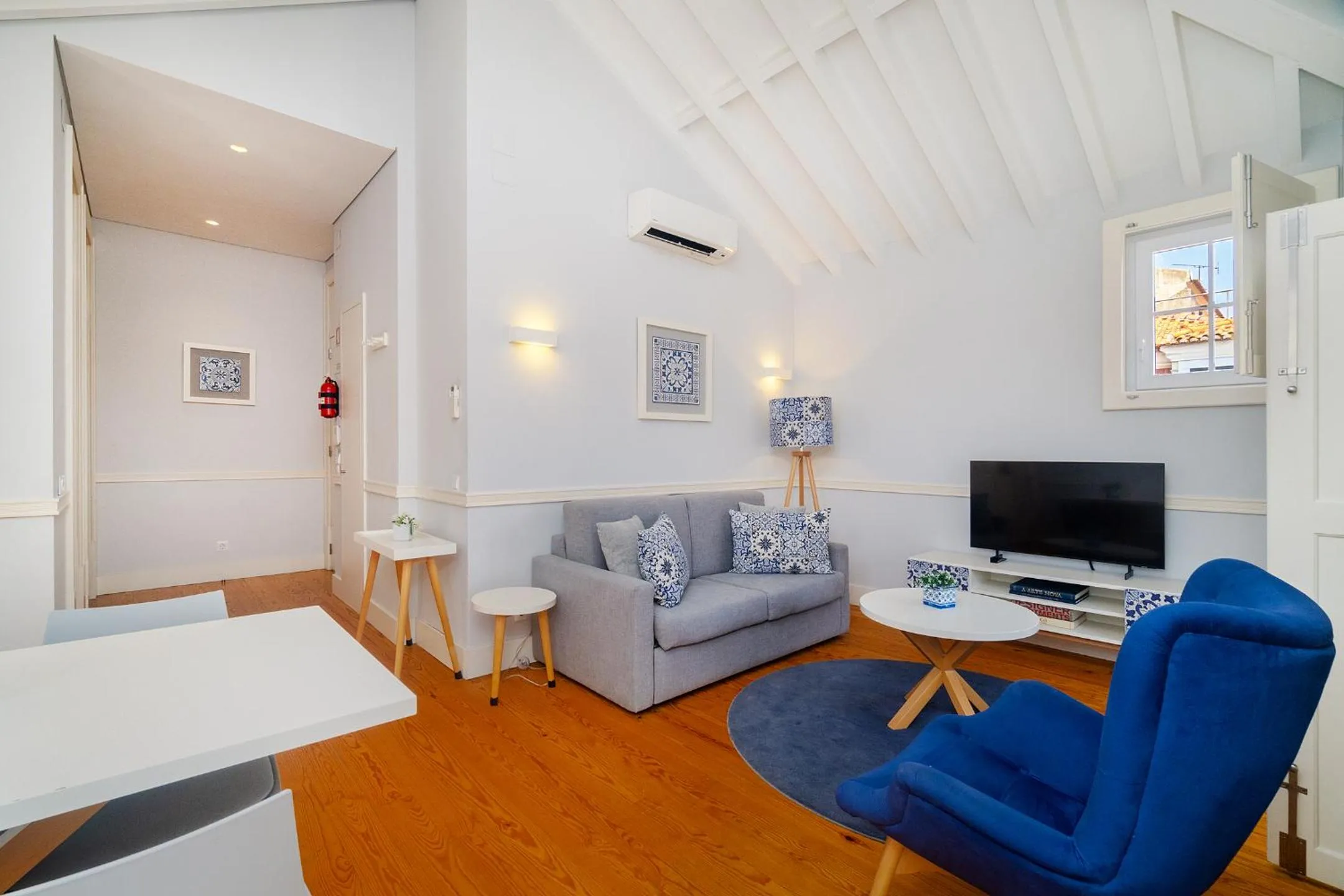 TV and multimedia, Bed in Villa Baixa - Lisbon Luxury Apartments