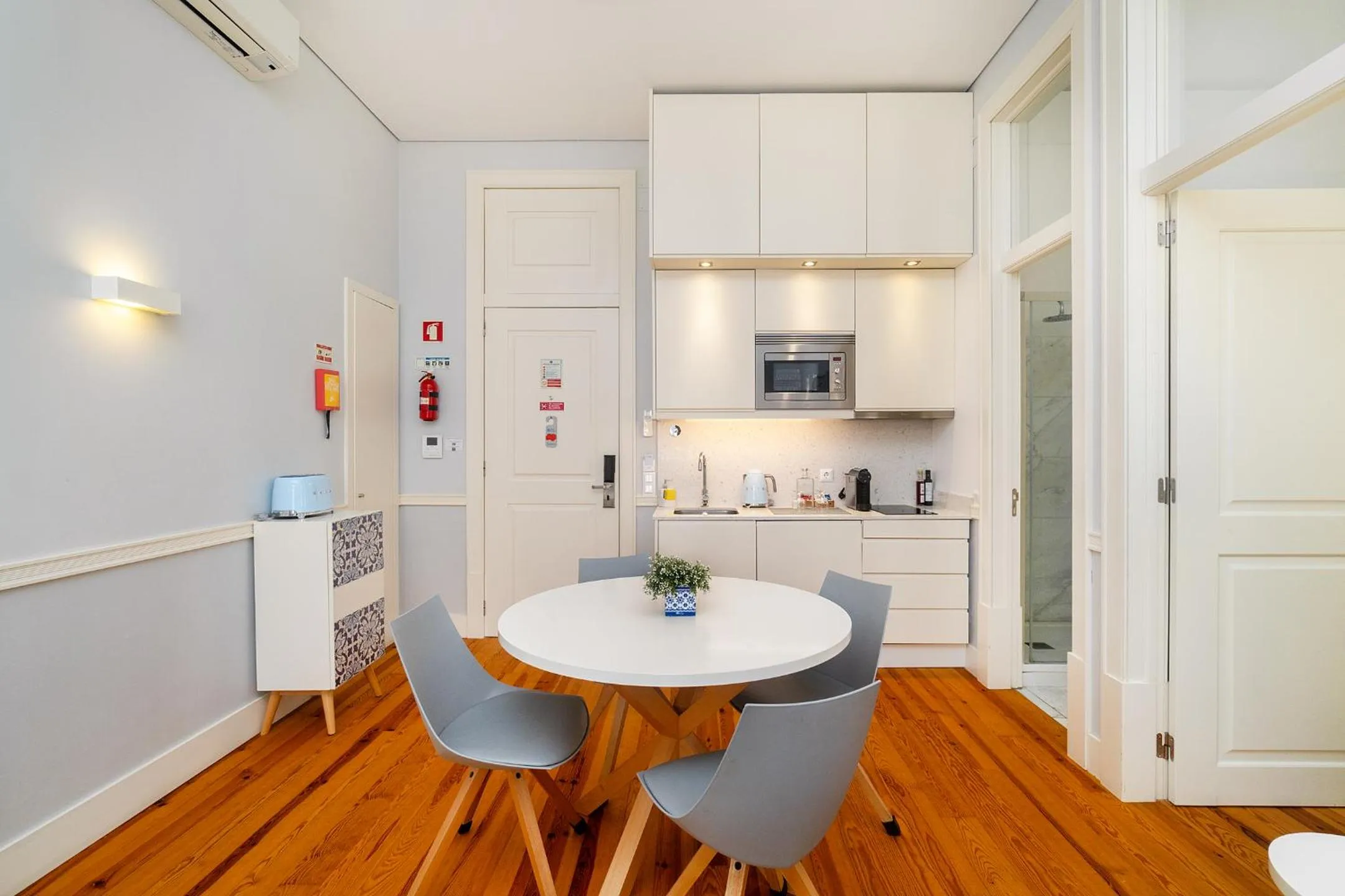 Kitchen or kitchenette in Villa Baixa - Lisbon Luxury Apartments