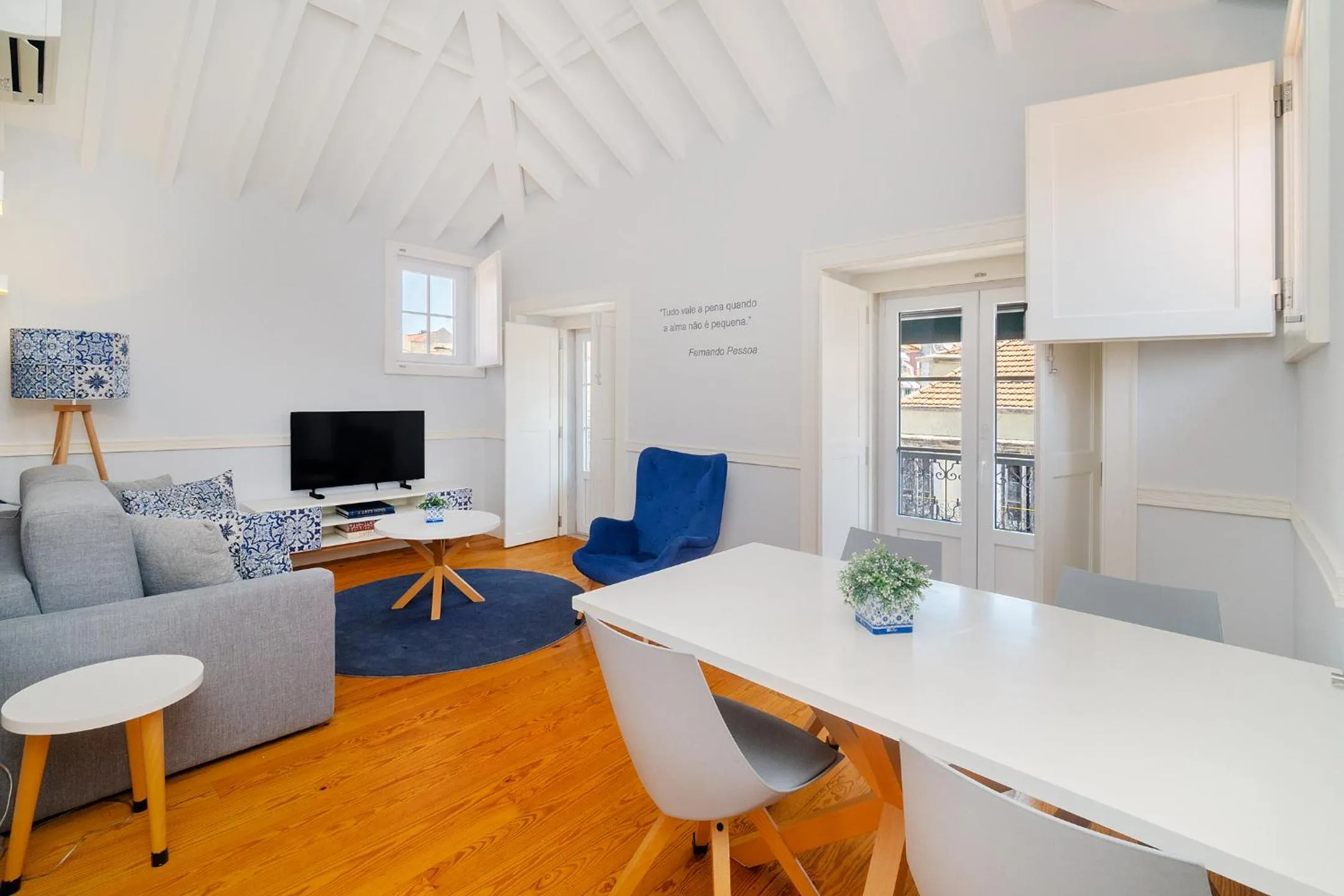 TV and multimedia in Villa Baixa - Lisbon Luxury Apartments