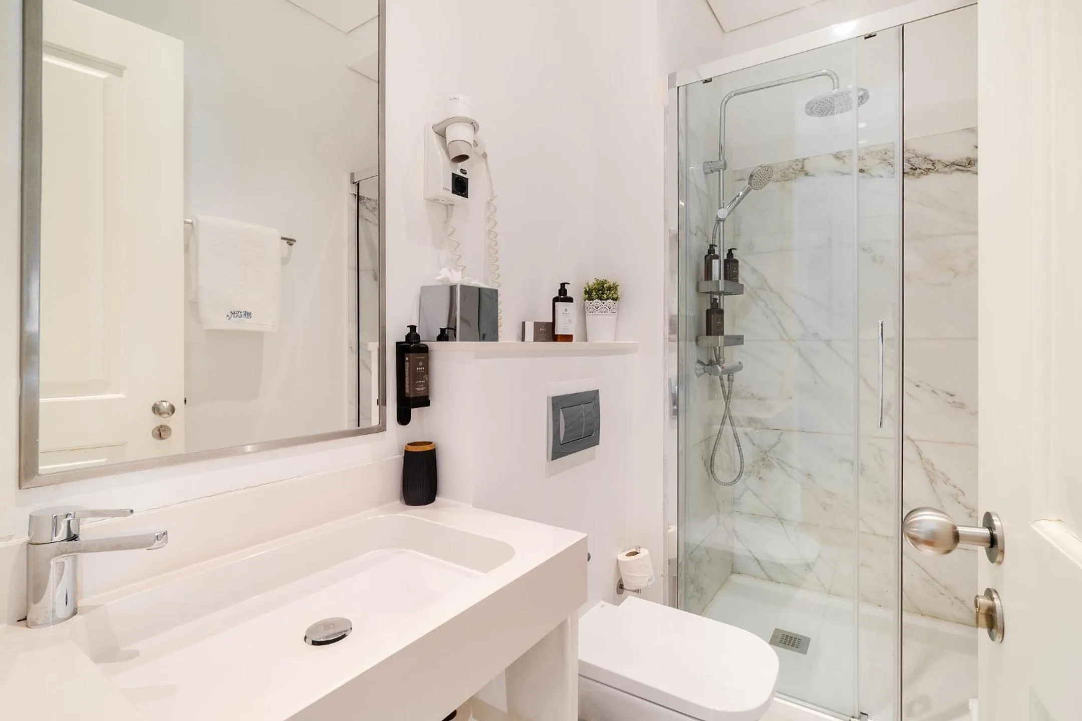 Shower in Villa Baixa - Lisbon Luxury Apartments