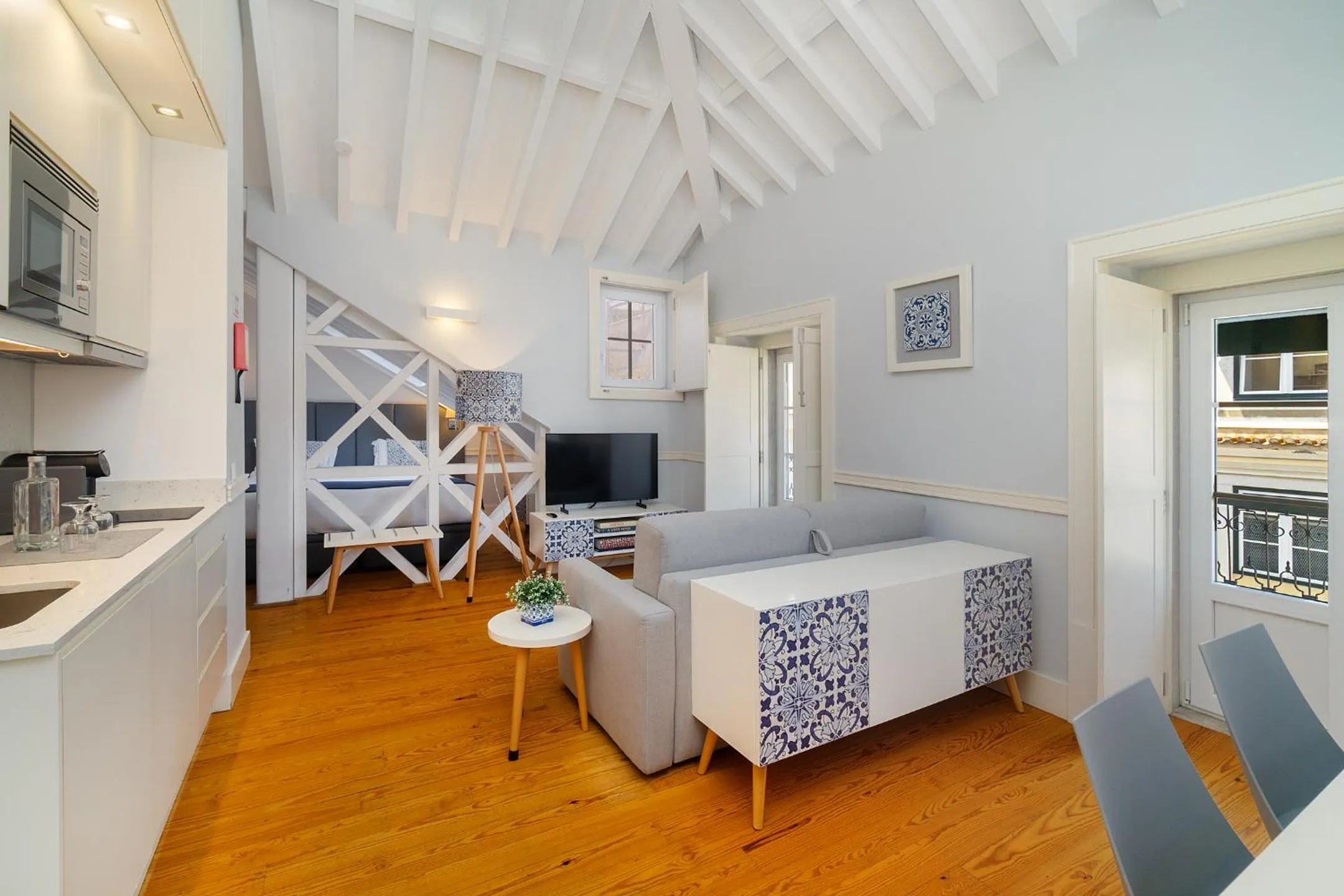 TV and multimedia in Villa Baixa - Lisbon Luxury Apartments