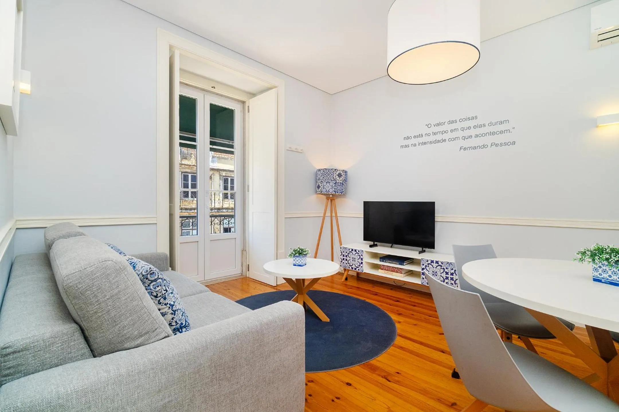 TV and multimedia in Villa Baixa - Lisbon Luxury Apartments