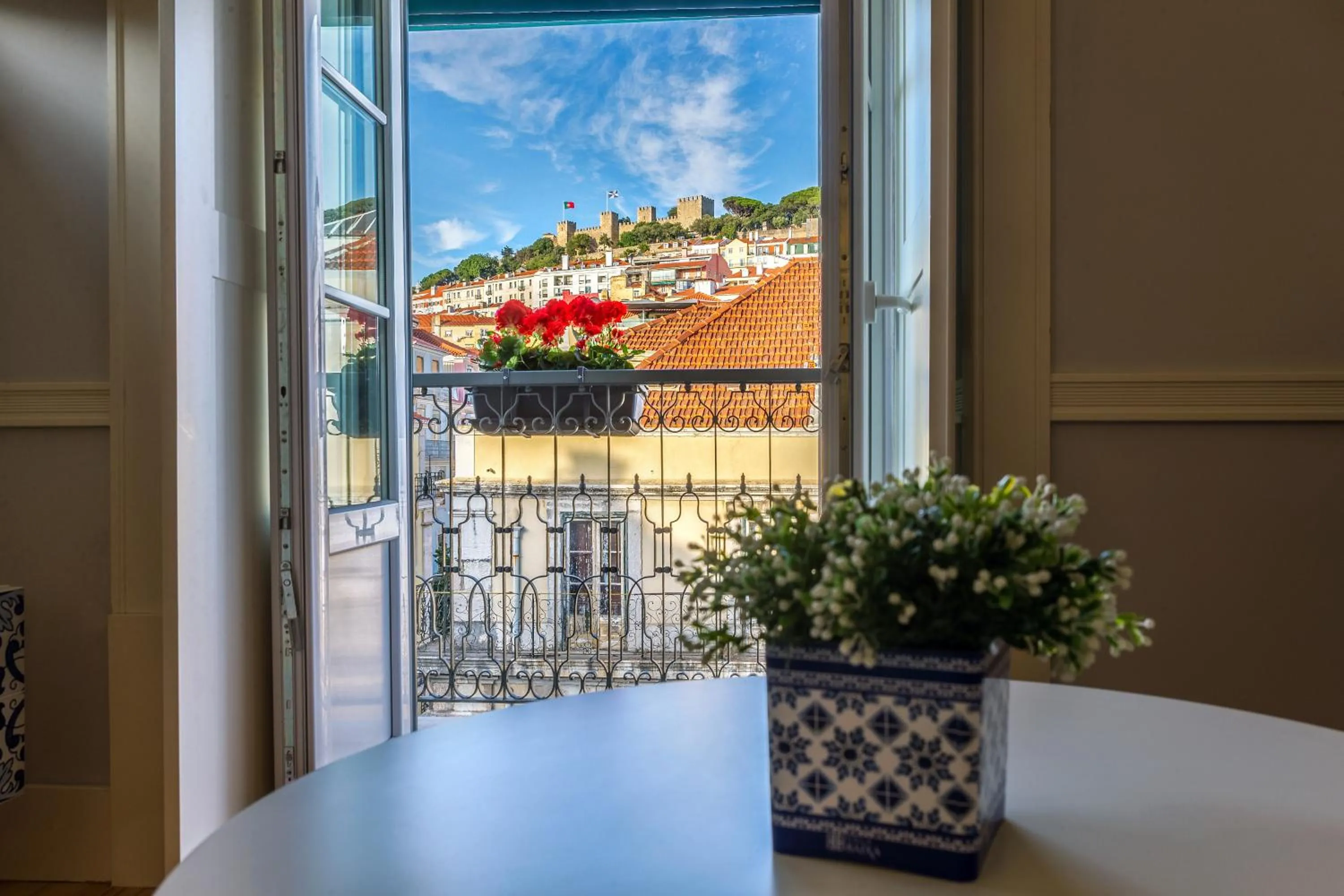 Landmark view in Villa Baixa - Lisbon Luxury Apartments