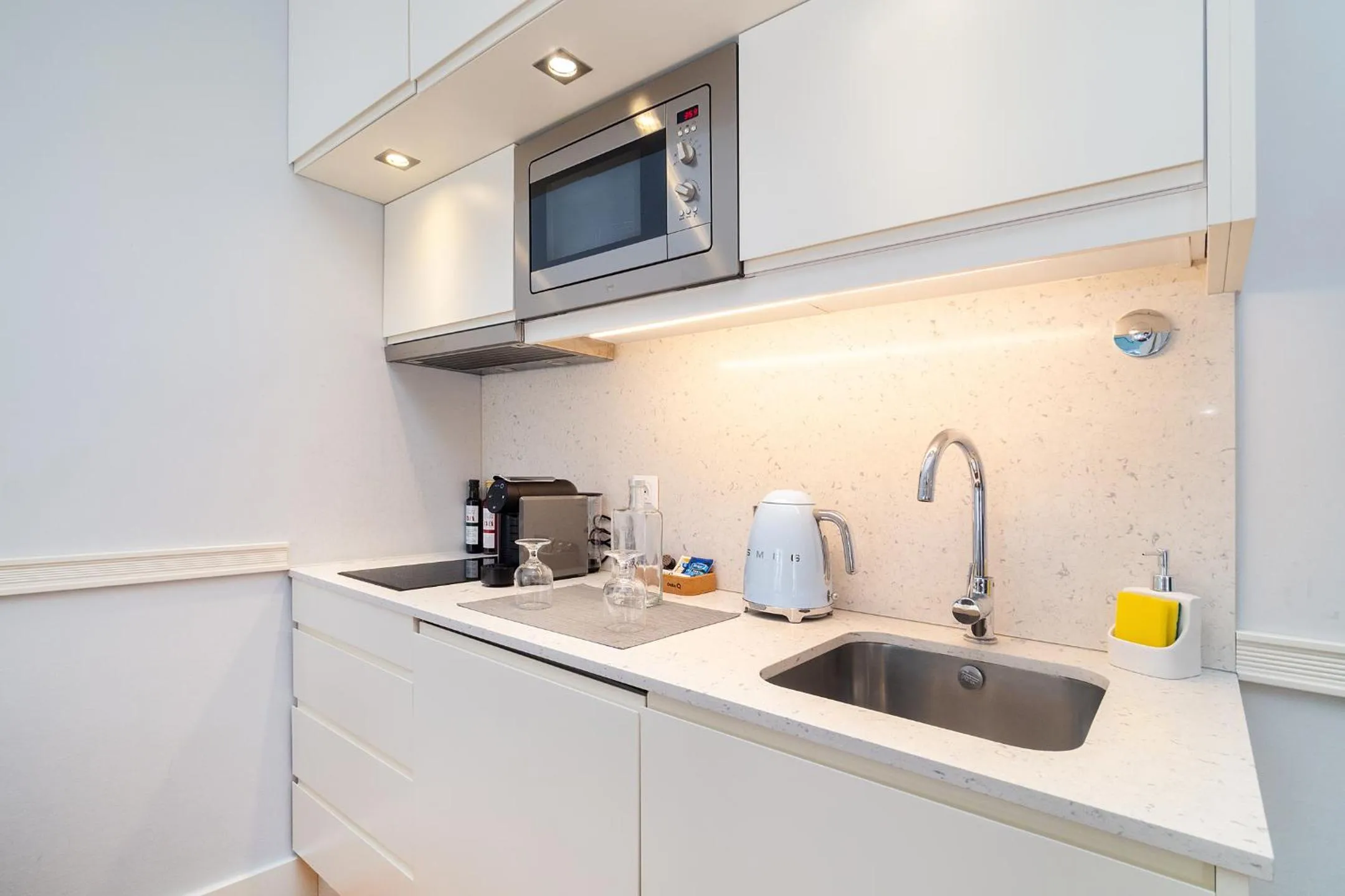 Coffee/tea facilities in Villa Baixa - Lisbon Luxury Apartments