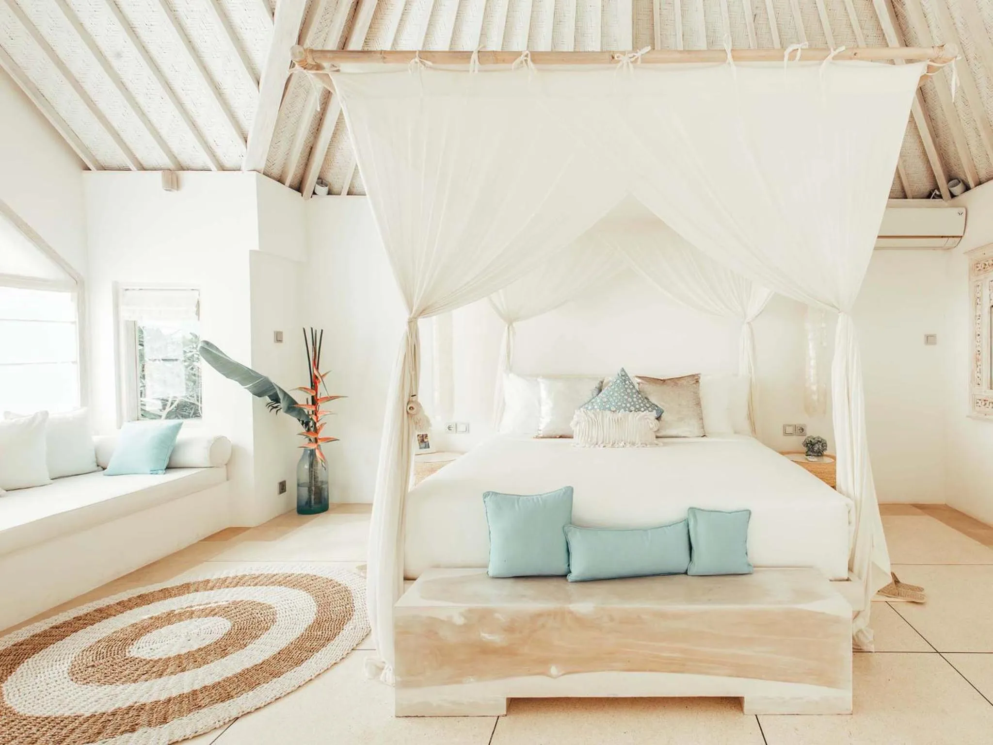 Seating area, Bed in Cloud Nine Estate