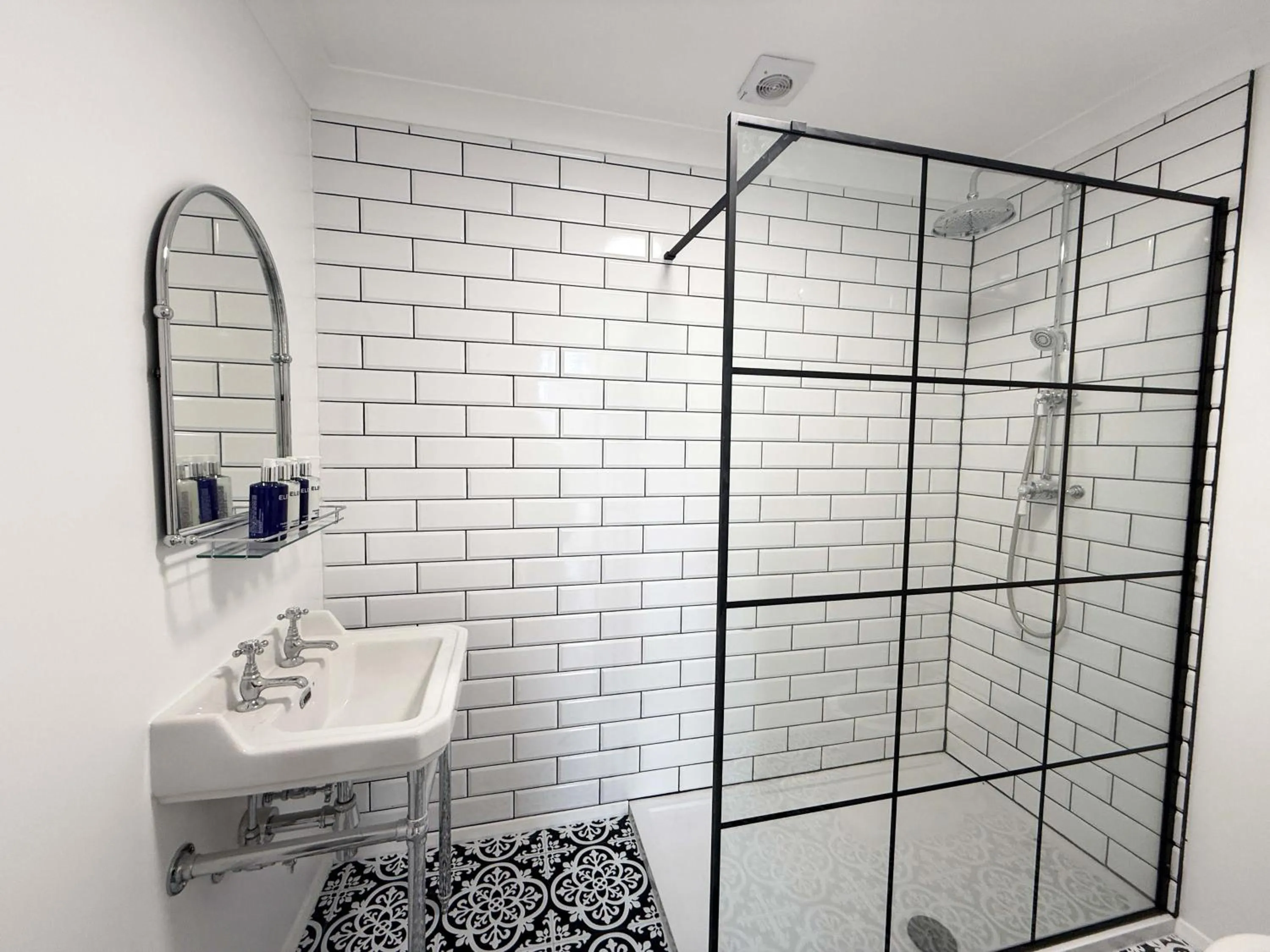 Shower in Knoll House