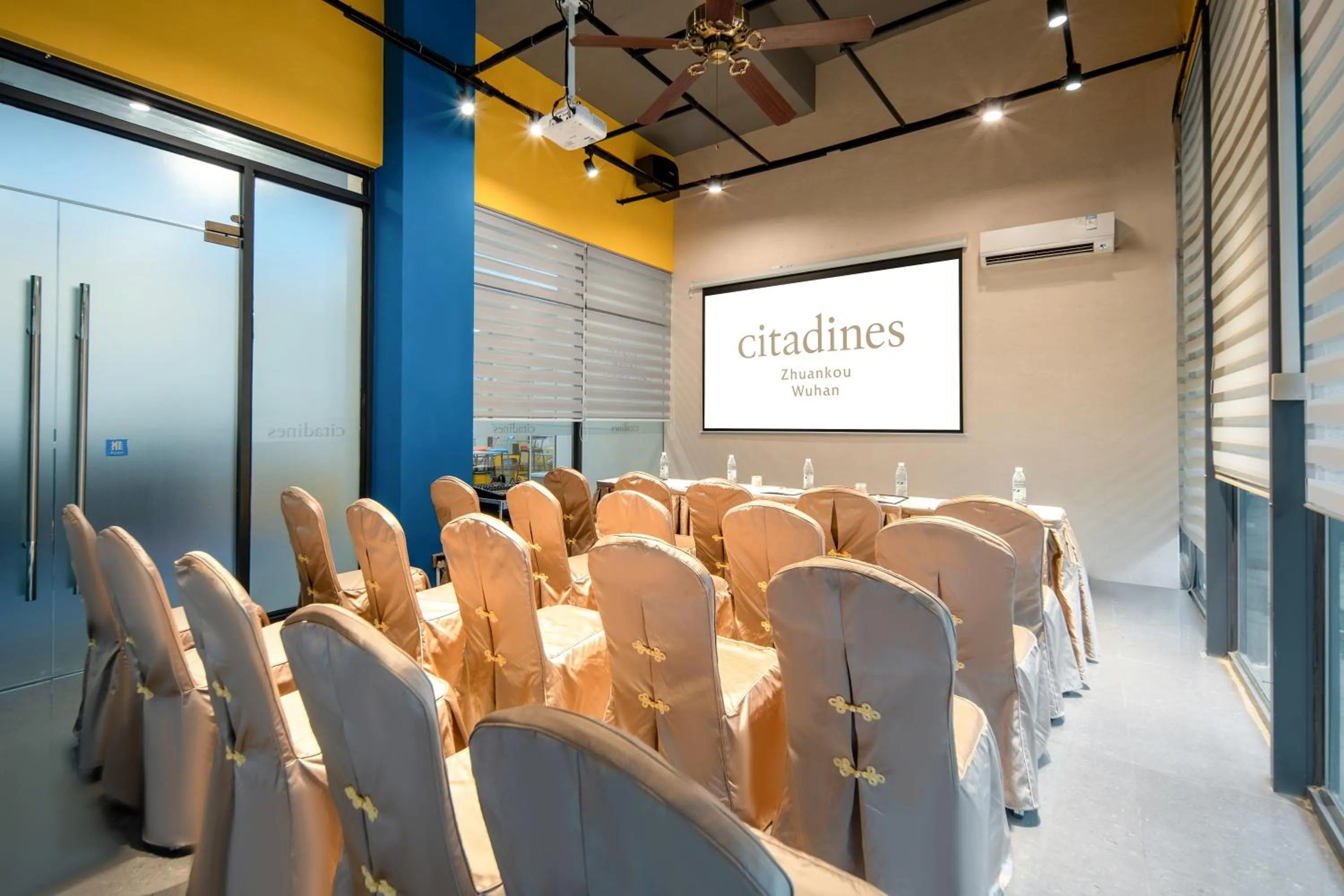 Meeting/conference room in Citadines Zhuankou Wuhan