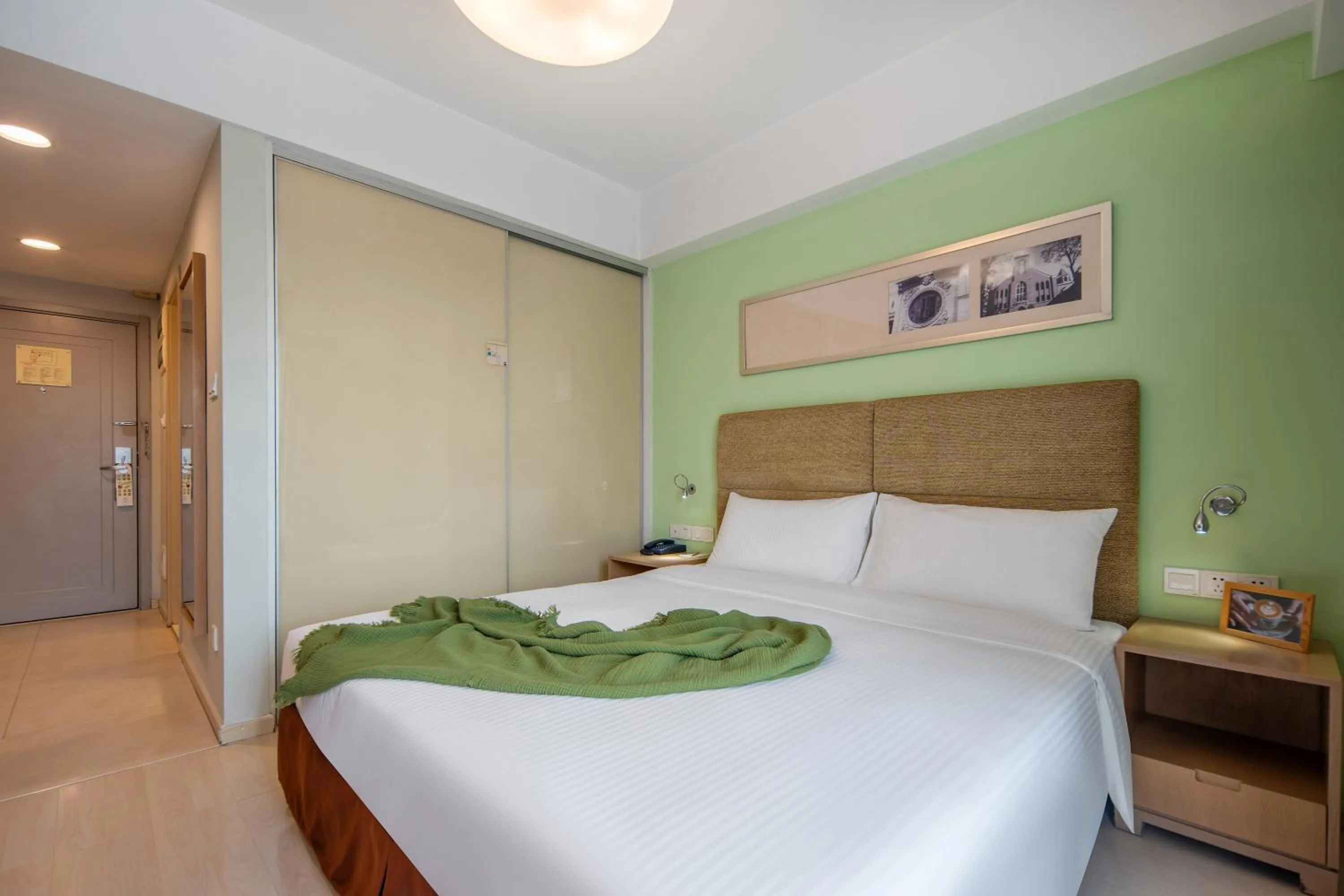 Photo of the whole room, Bed in Citadines Zhuankou Wuhan