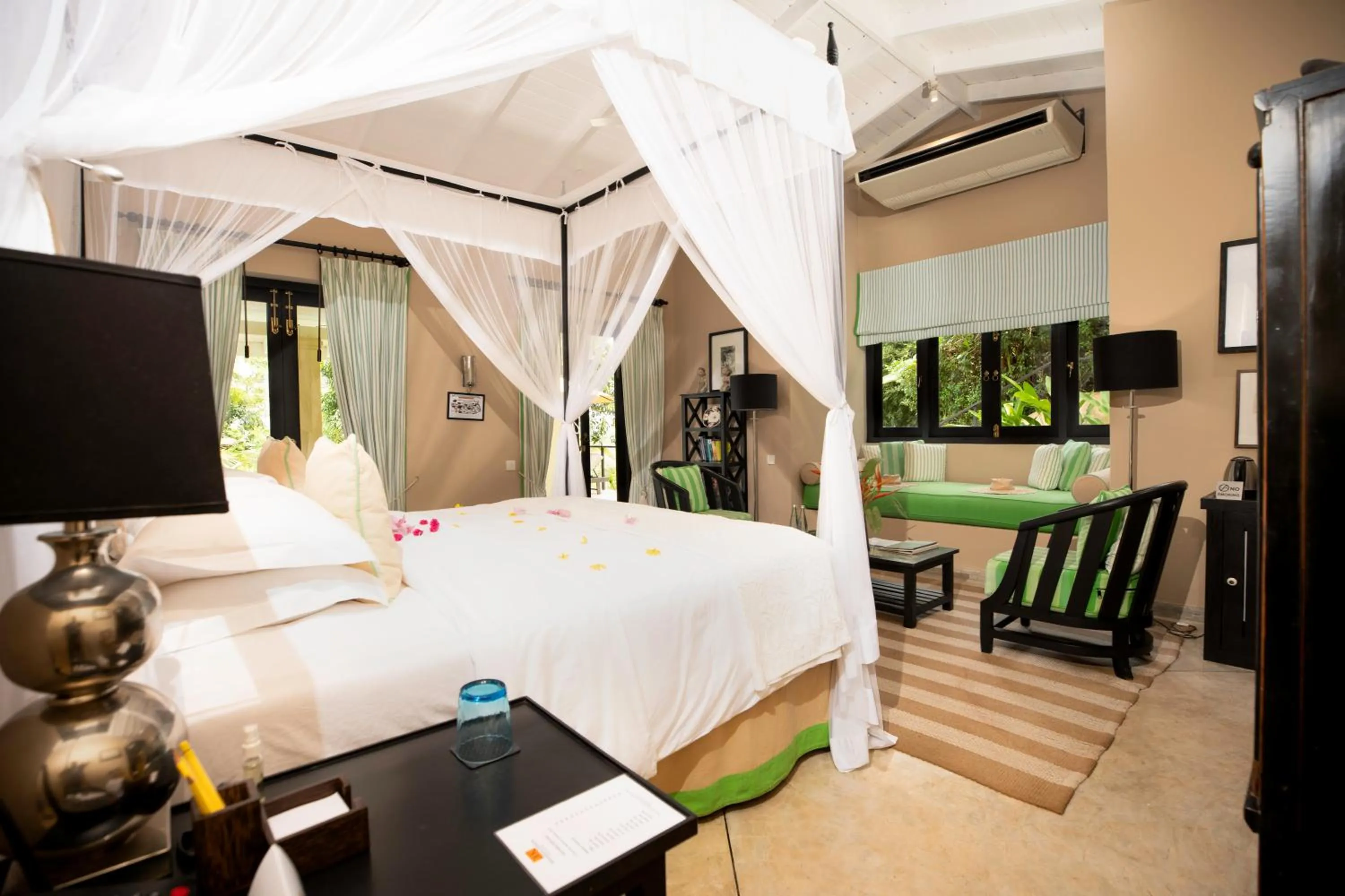 Photo of the whole room, Bed in Kahanda Kanda