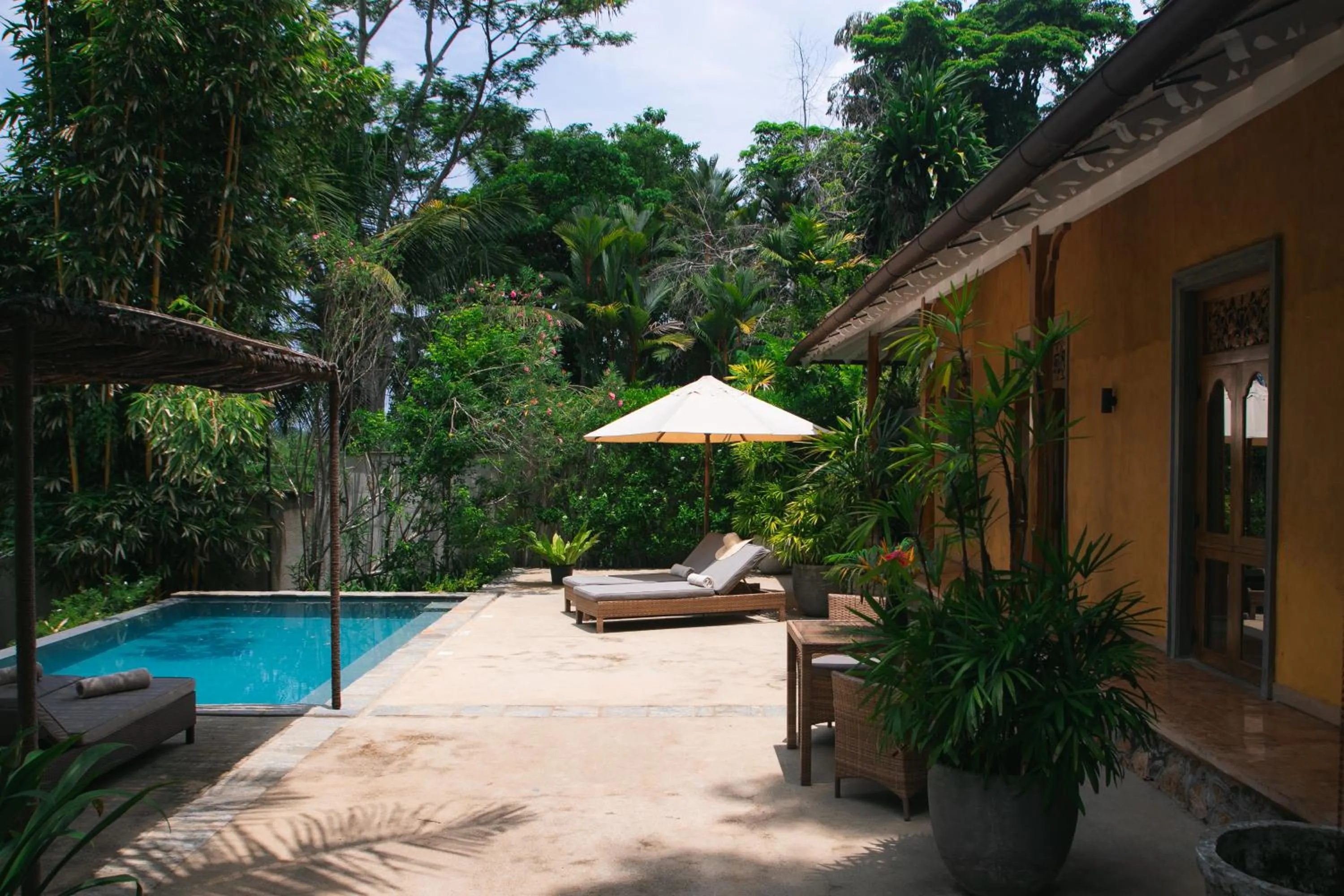 Pool view in Kahanda Kanda