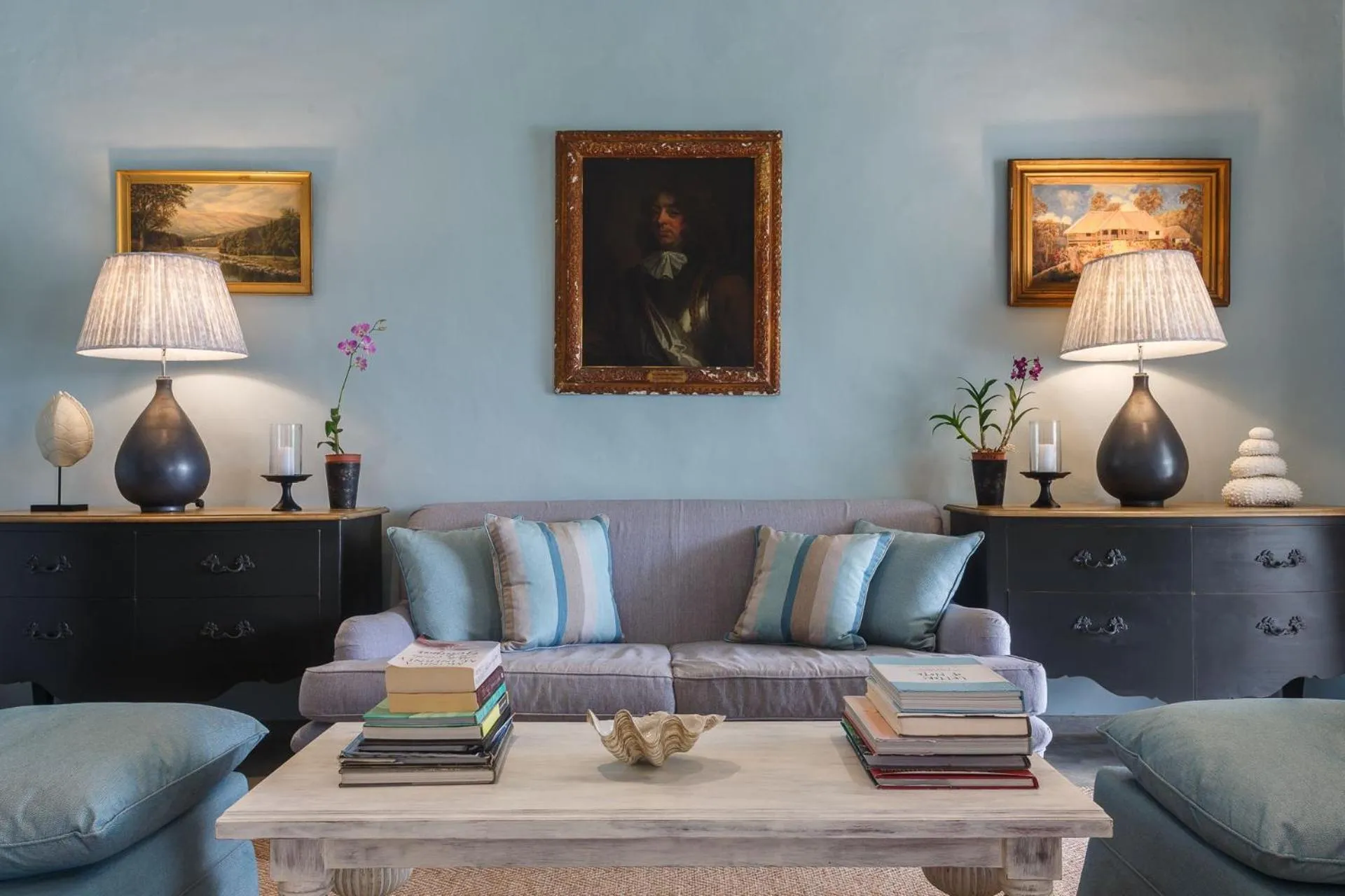 Seating area in Kahanda Kanda