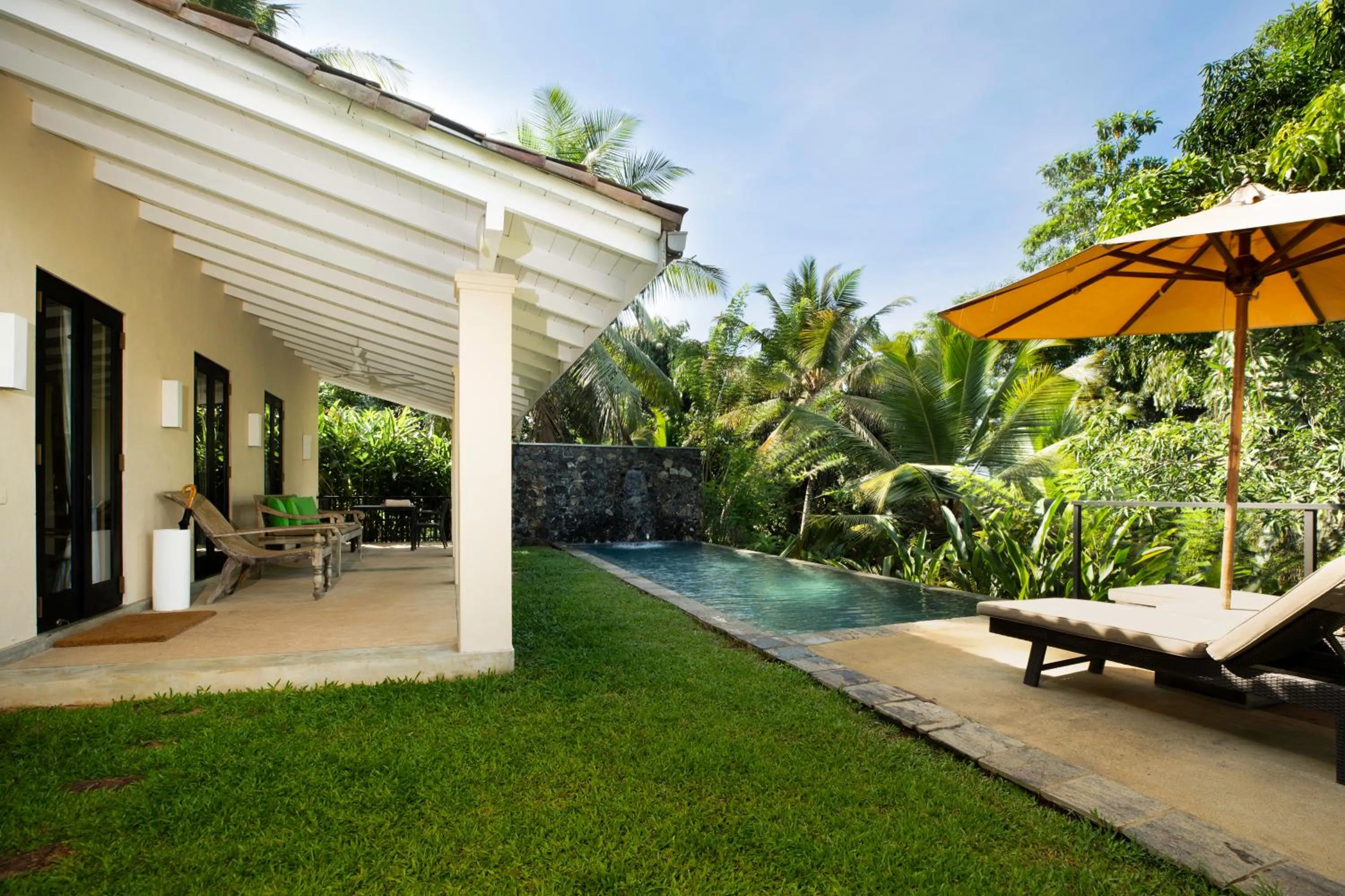 Swimming pool in Kahanda Kanda