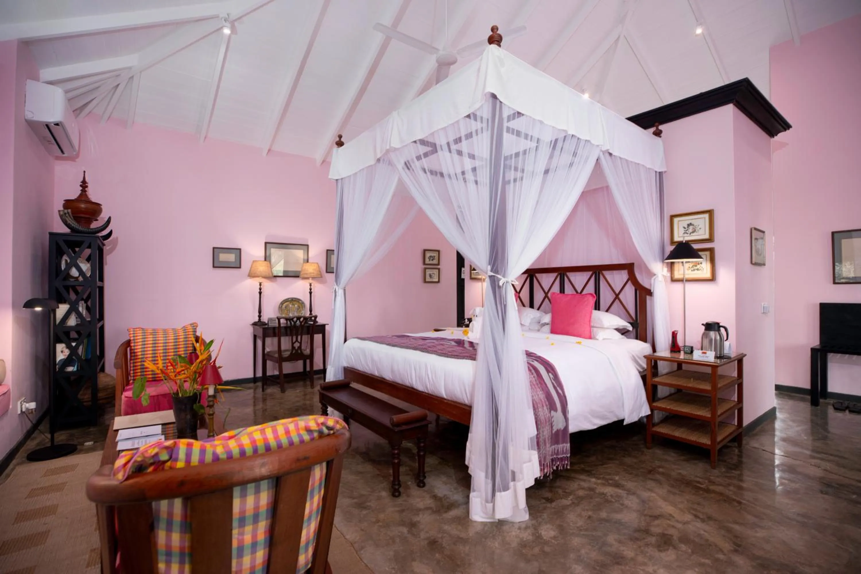 Photo of the whole room, Bed in Kahanda Kanda