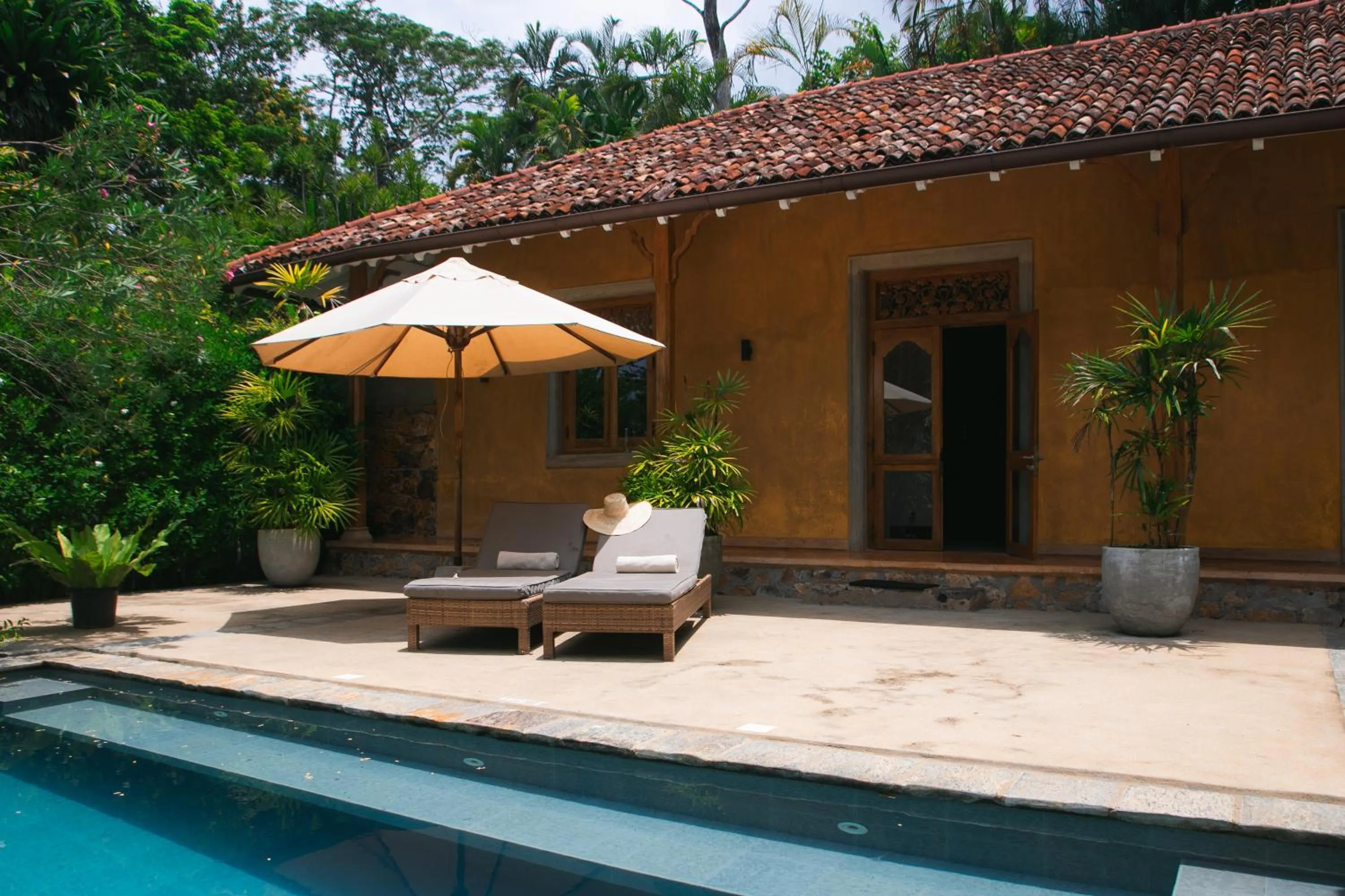 Swimming pool in Kahanda Kanda