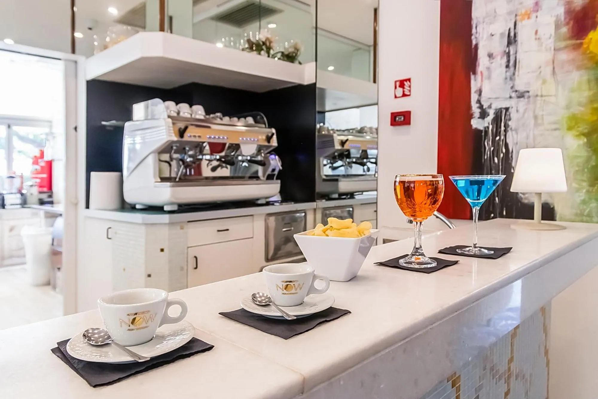 Restaurant/places to eat in Hotel American