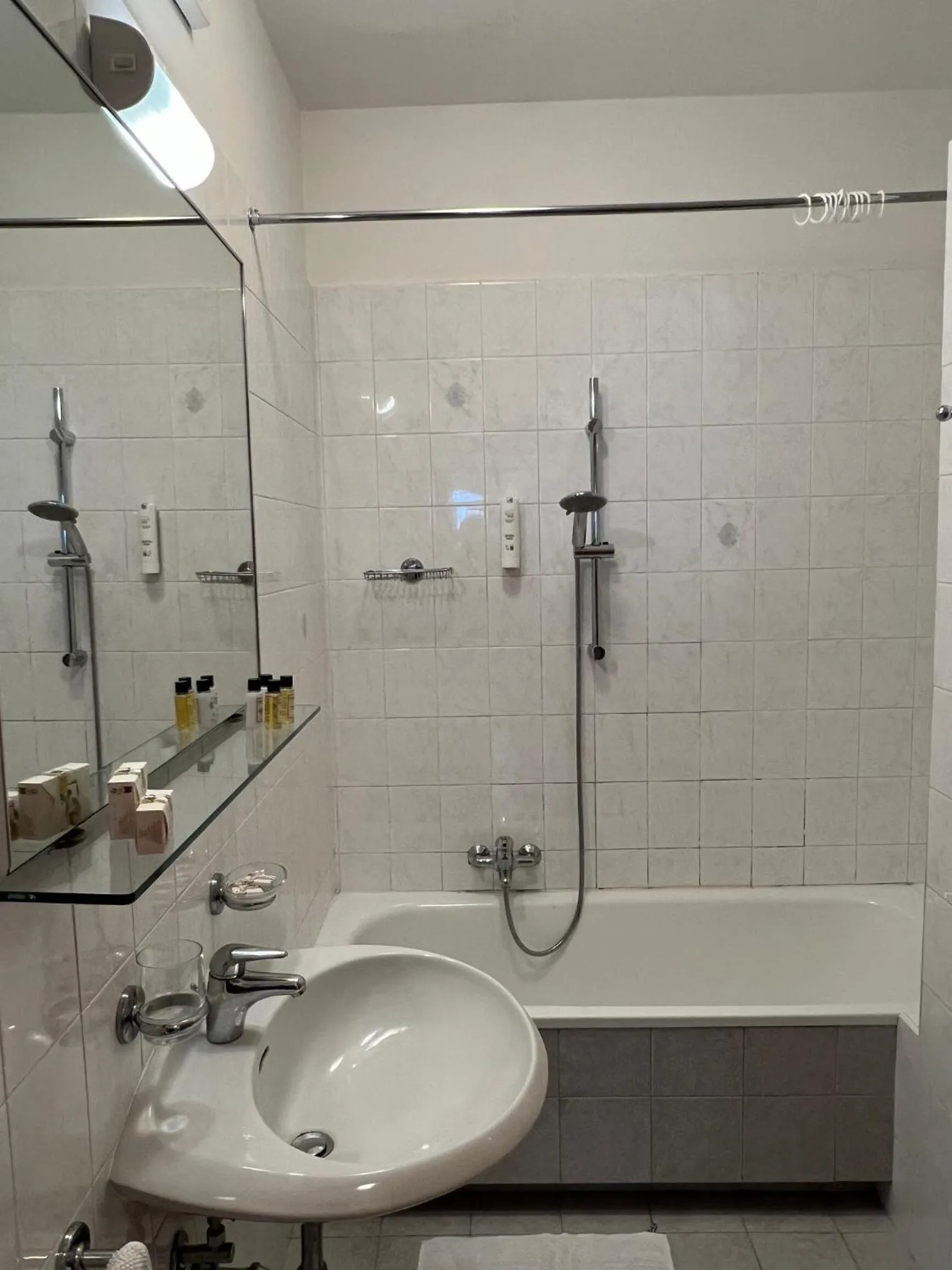 Bath in Hotel American