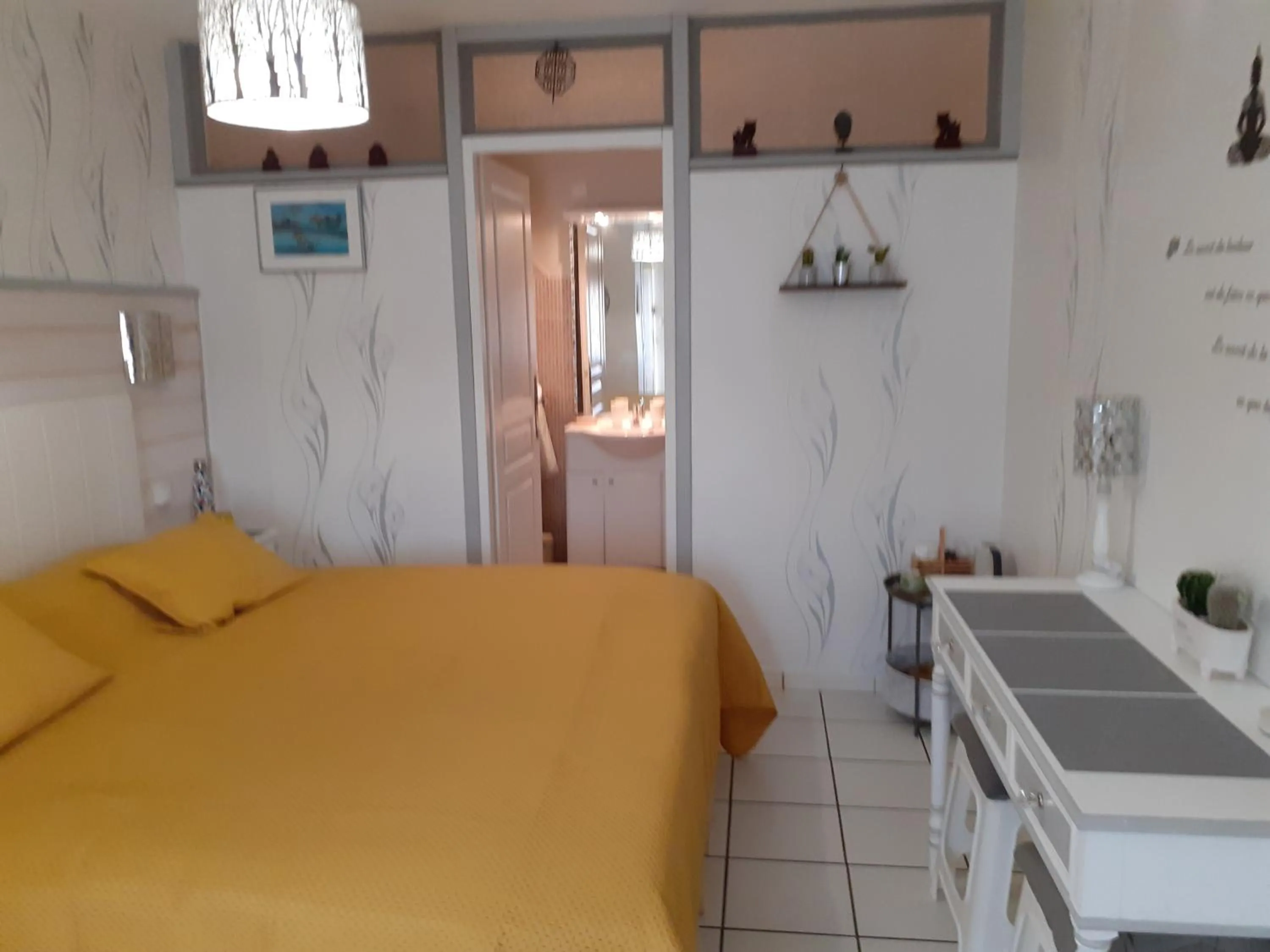 Photo of the whole room, Bed in La Sylreine