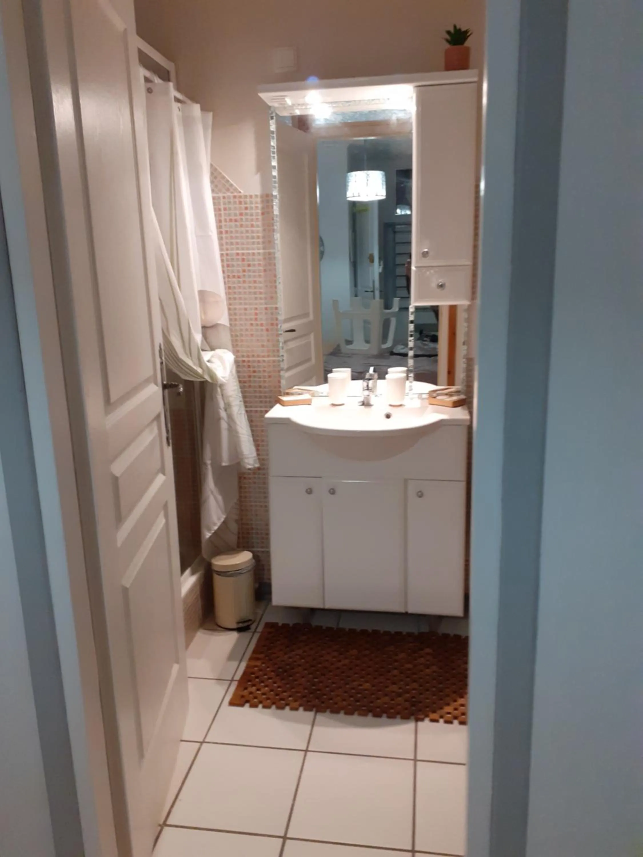 Shower in La Sylreine