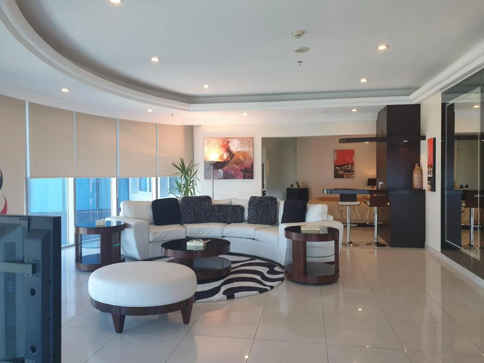 Living room in Costa Del Sol Hotel by Arabian Link