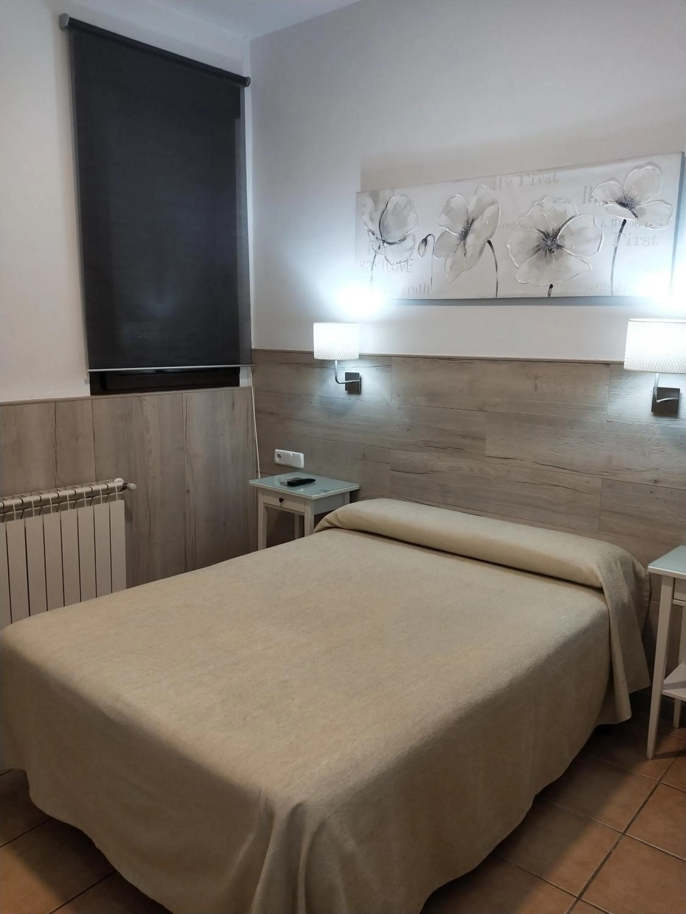 Bed in Hostal Maria Ronda