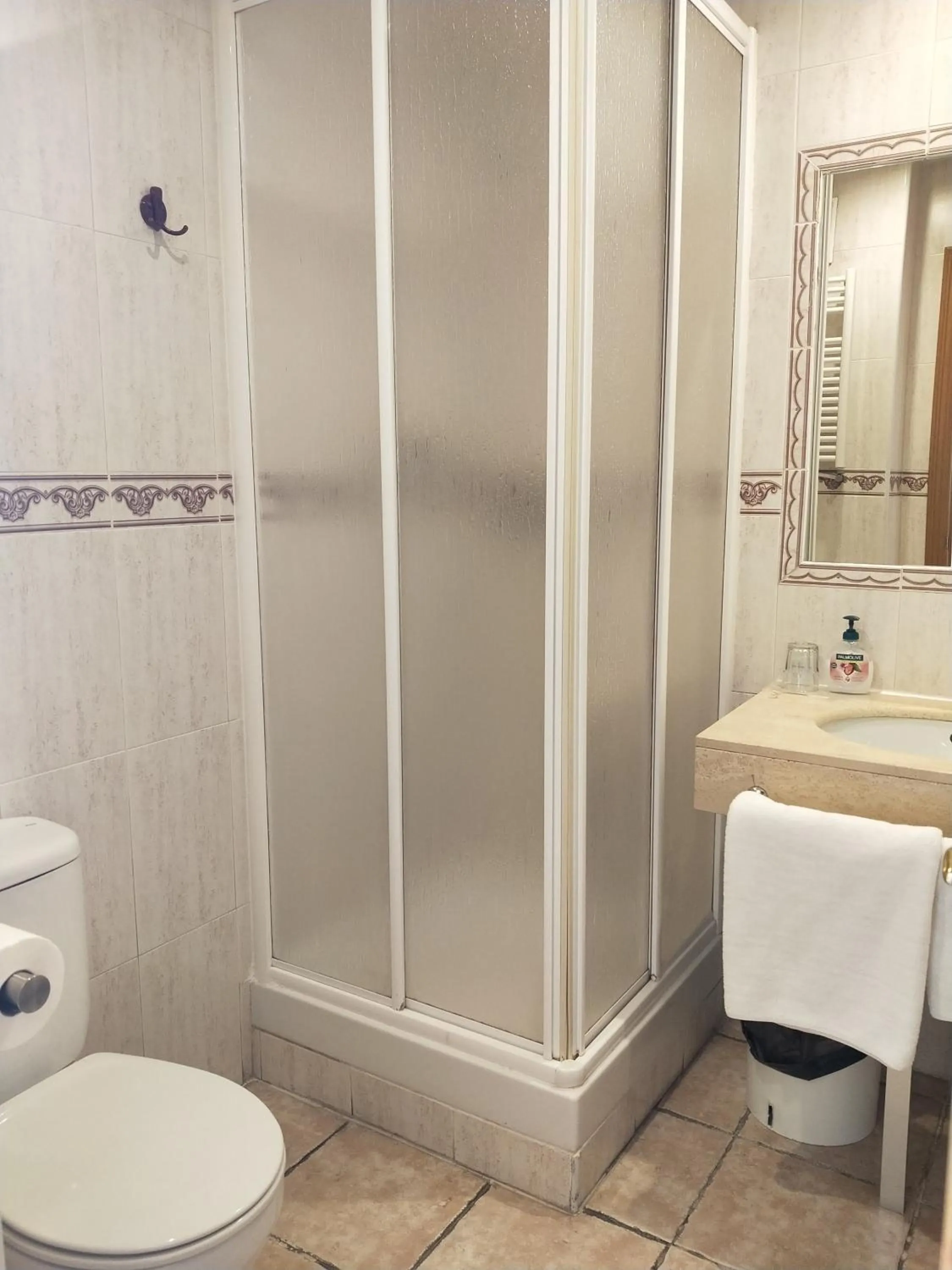 Bathroom in Hostal Maria Ronda