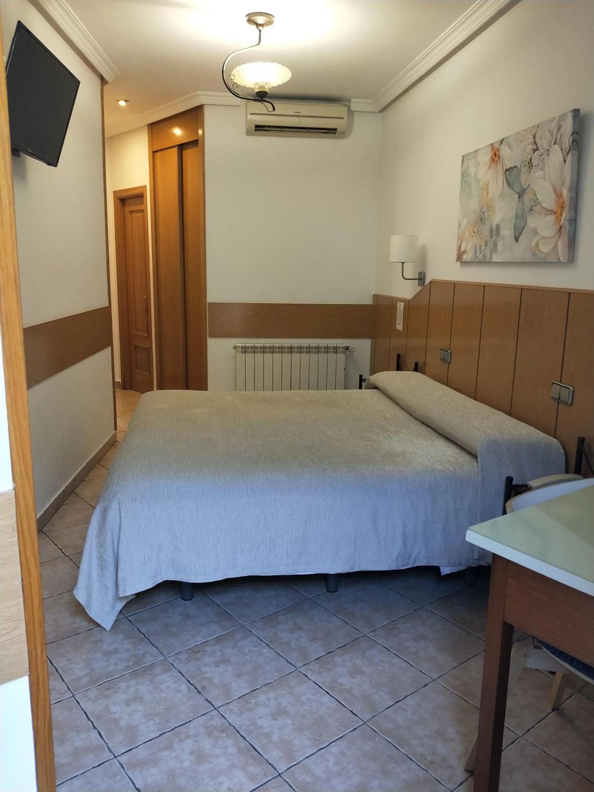 Bed in Hostal Maria Ronda