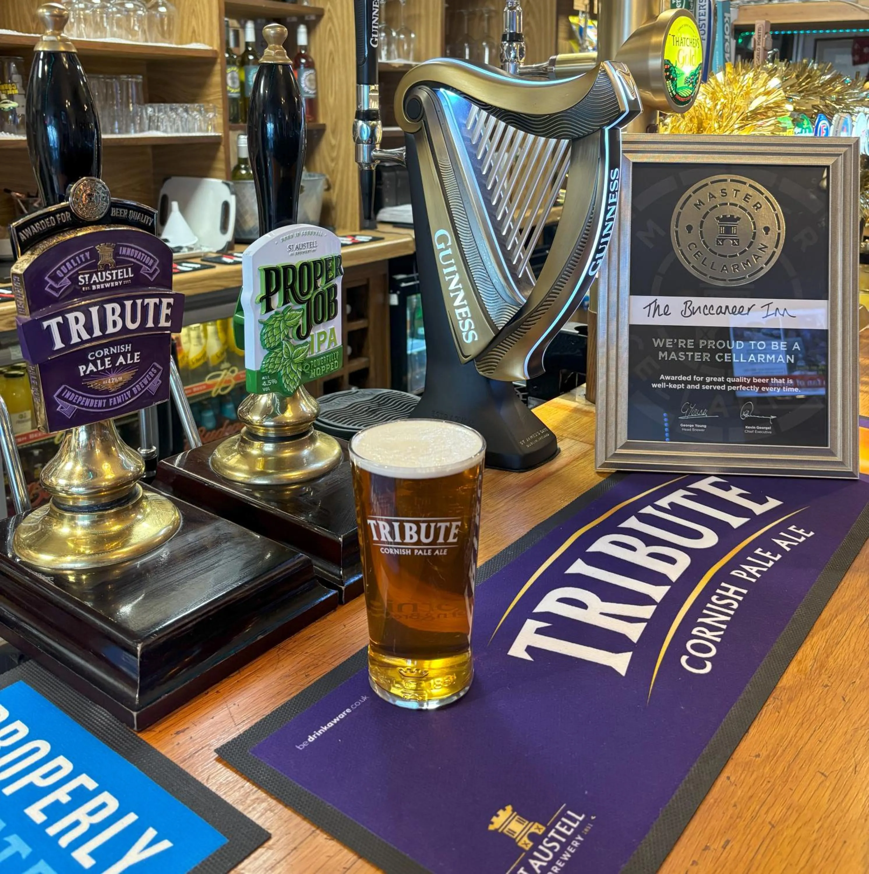 Lounge or bar in The Buccaneer Inn